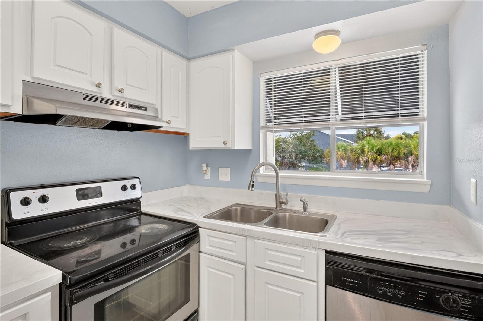 AVALON CONDO - Residential