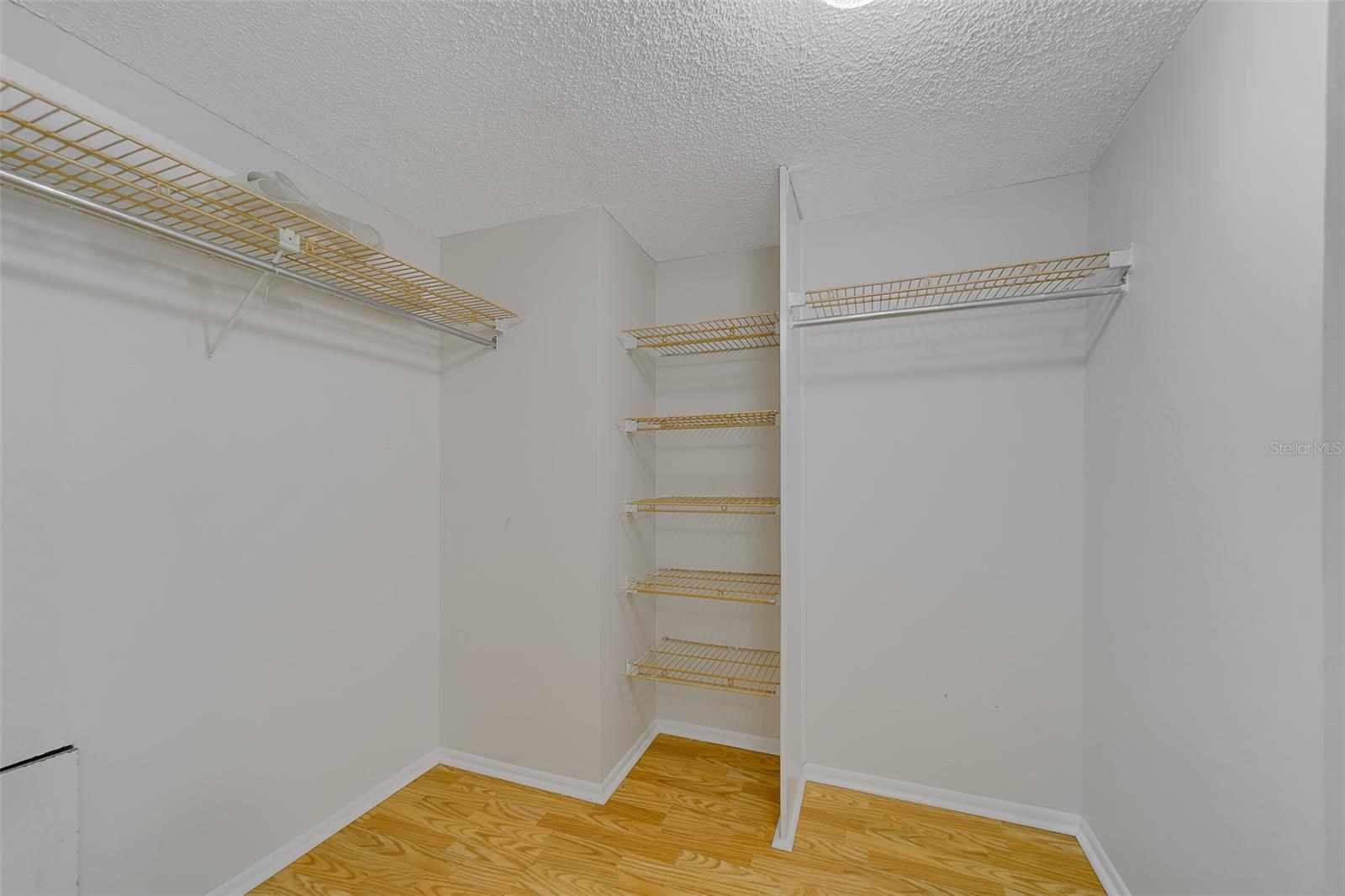 REDINGTON TOWERS BLDG 2 CONDO - Residential