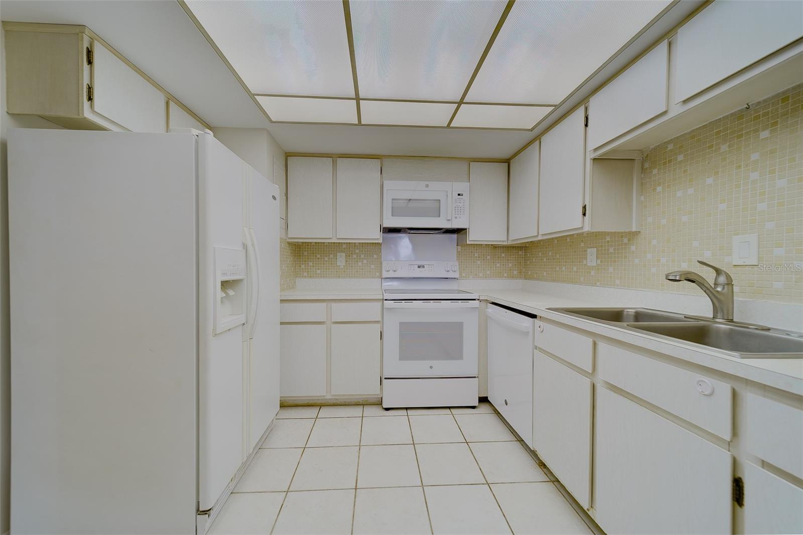 REDINGTON TOWERS BLDG 2 CONDO - Residential