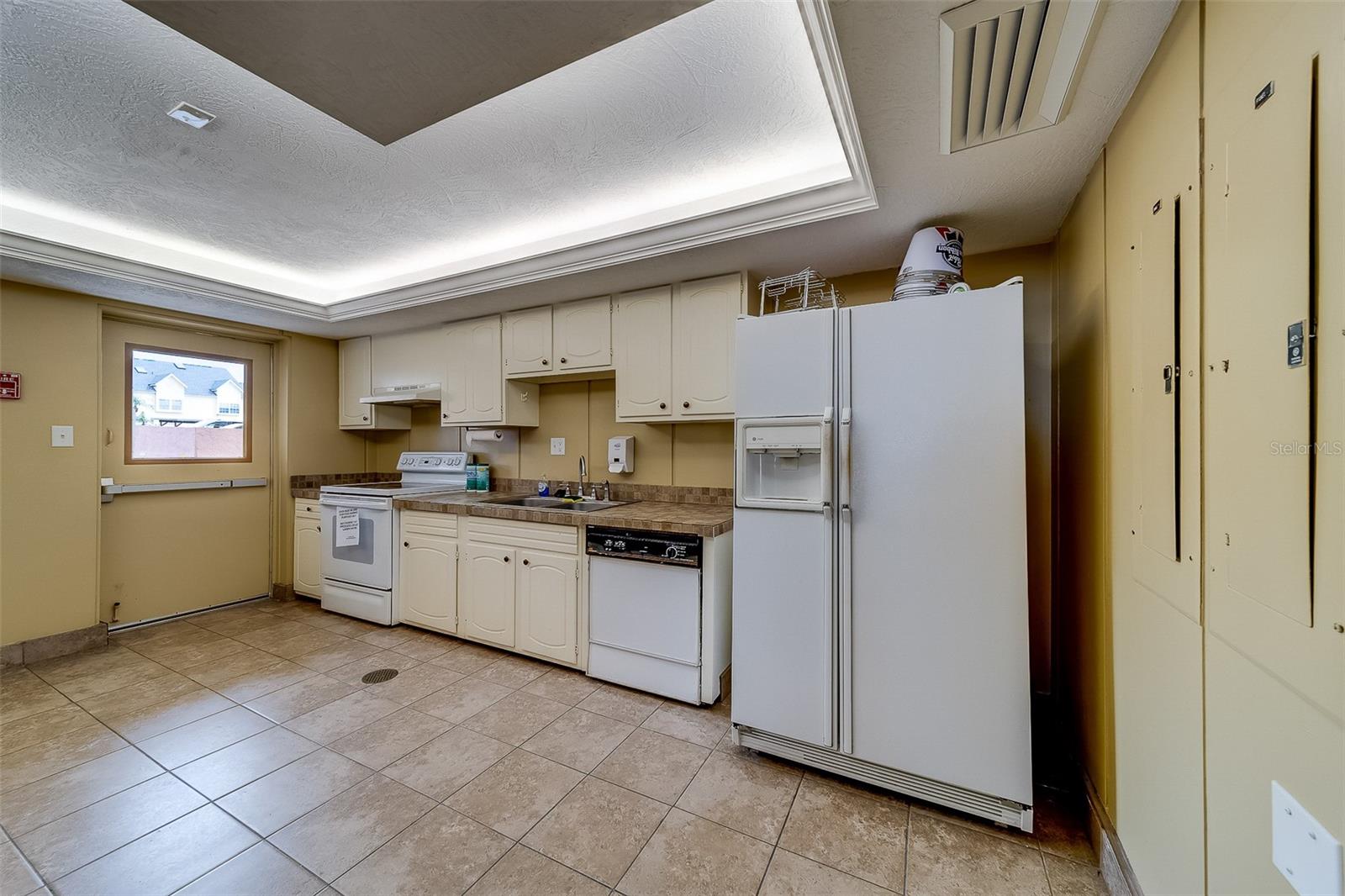 REDINGTON TOWERS BLDG 2 CONDO - Residential