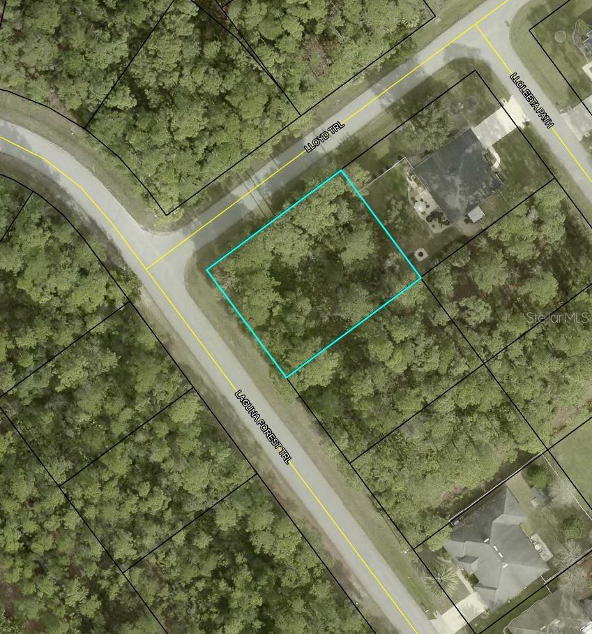 Secure your piece of one of Florida’s fastest-growing markets with this prime homesite. Ideal for builders, investors, or future homeowners, this lot offers the perfect canvas for new construction in an area experiencing rapid growth and increasing demand. Whether you’re looking to build now or hold for future appreciation, opportunities like this are becoming harder to find.
