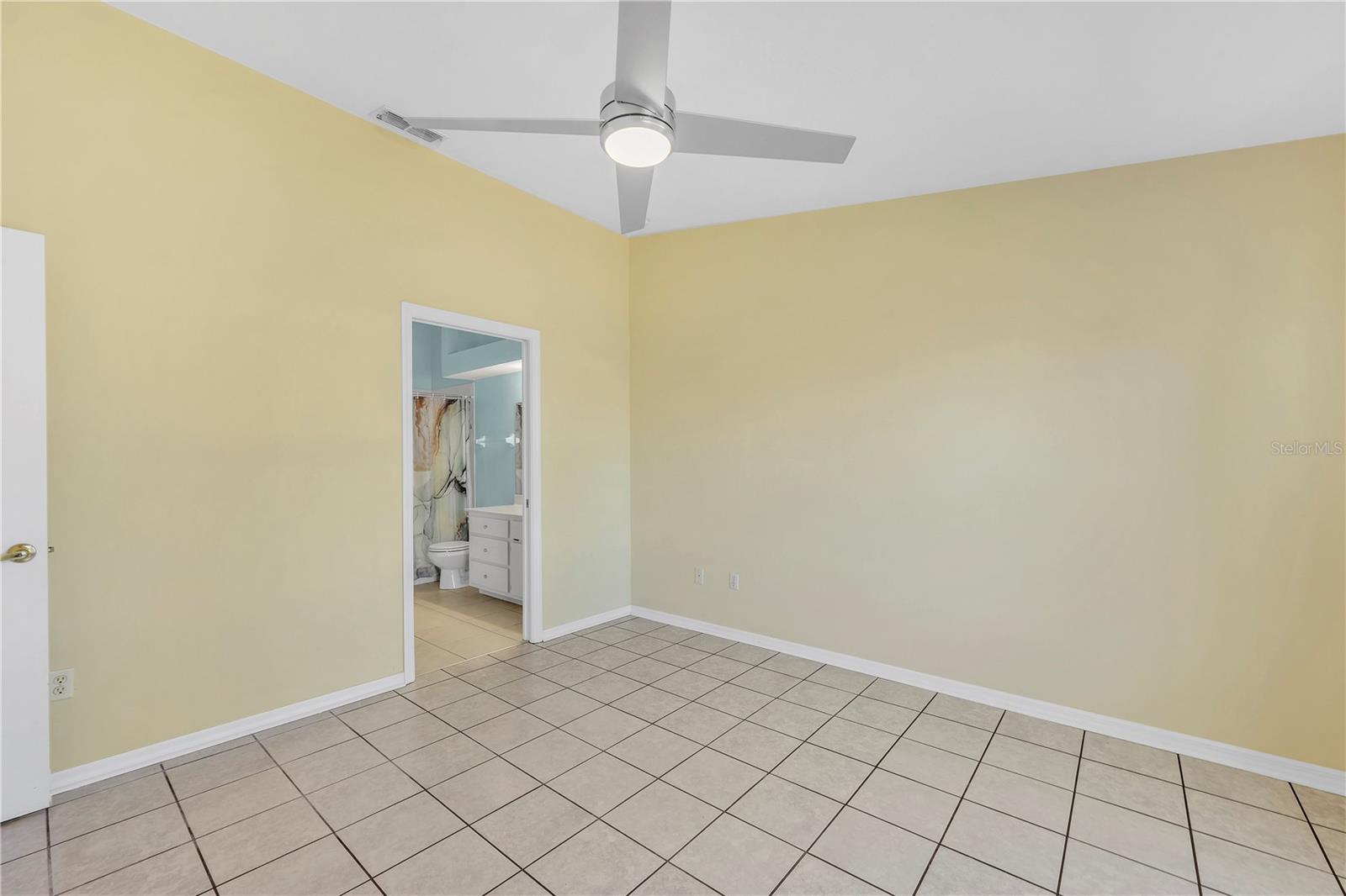 CRYSTAL BAY/KINGSWAY CONDO PH - Residential