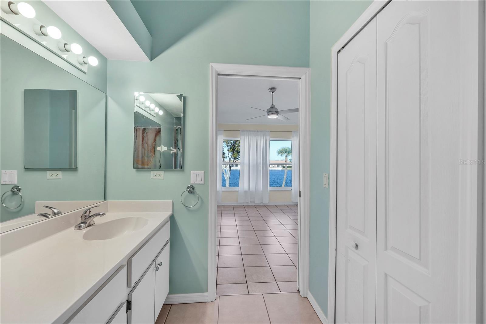 CRYSTAL BAY/KINGSWAY CONDO PH - Residential