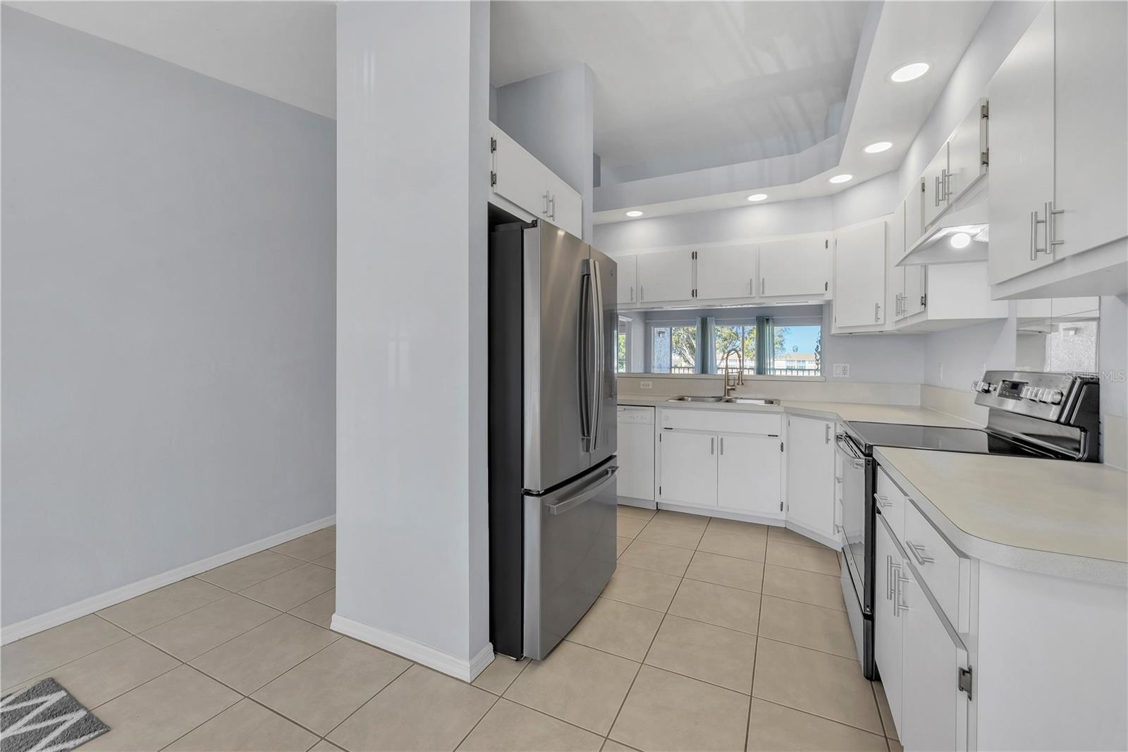 CRYSTAL BAY/KINGSWAY CONDO PH - Residential