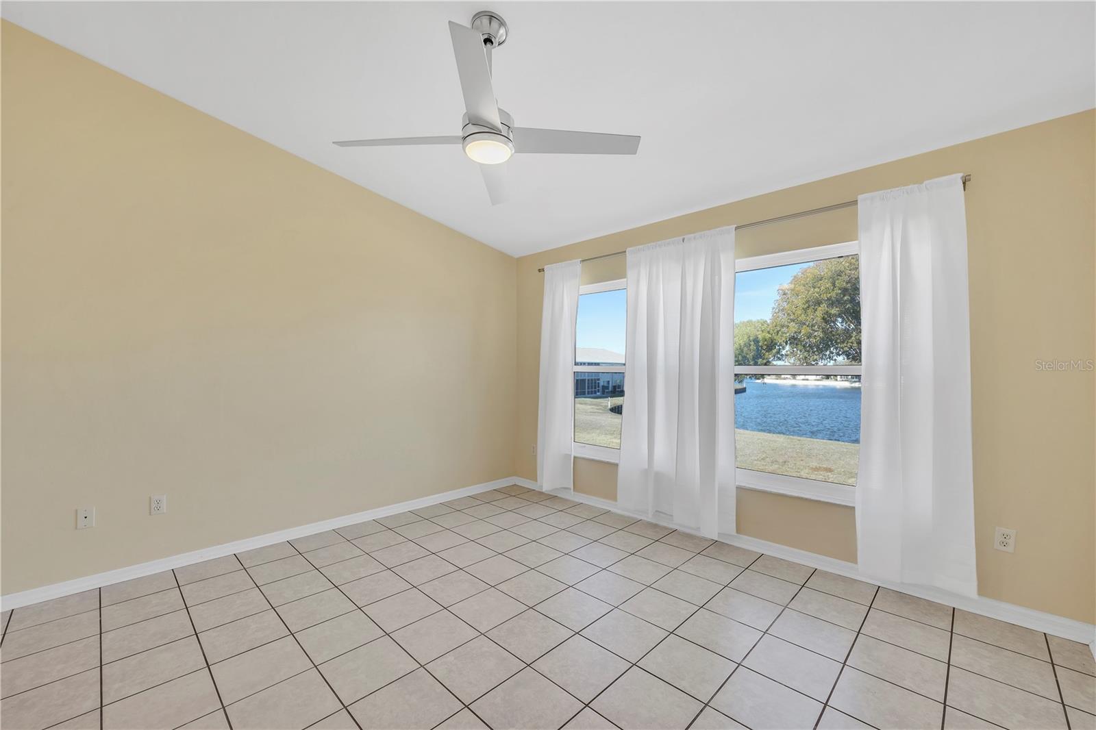 CRYSTAL BAY/KINGSWAY CONDO PH - Residential