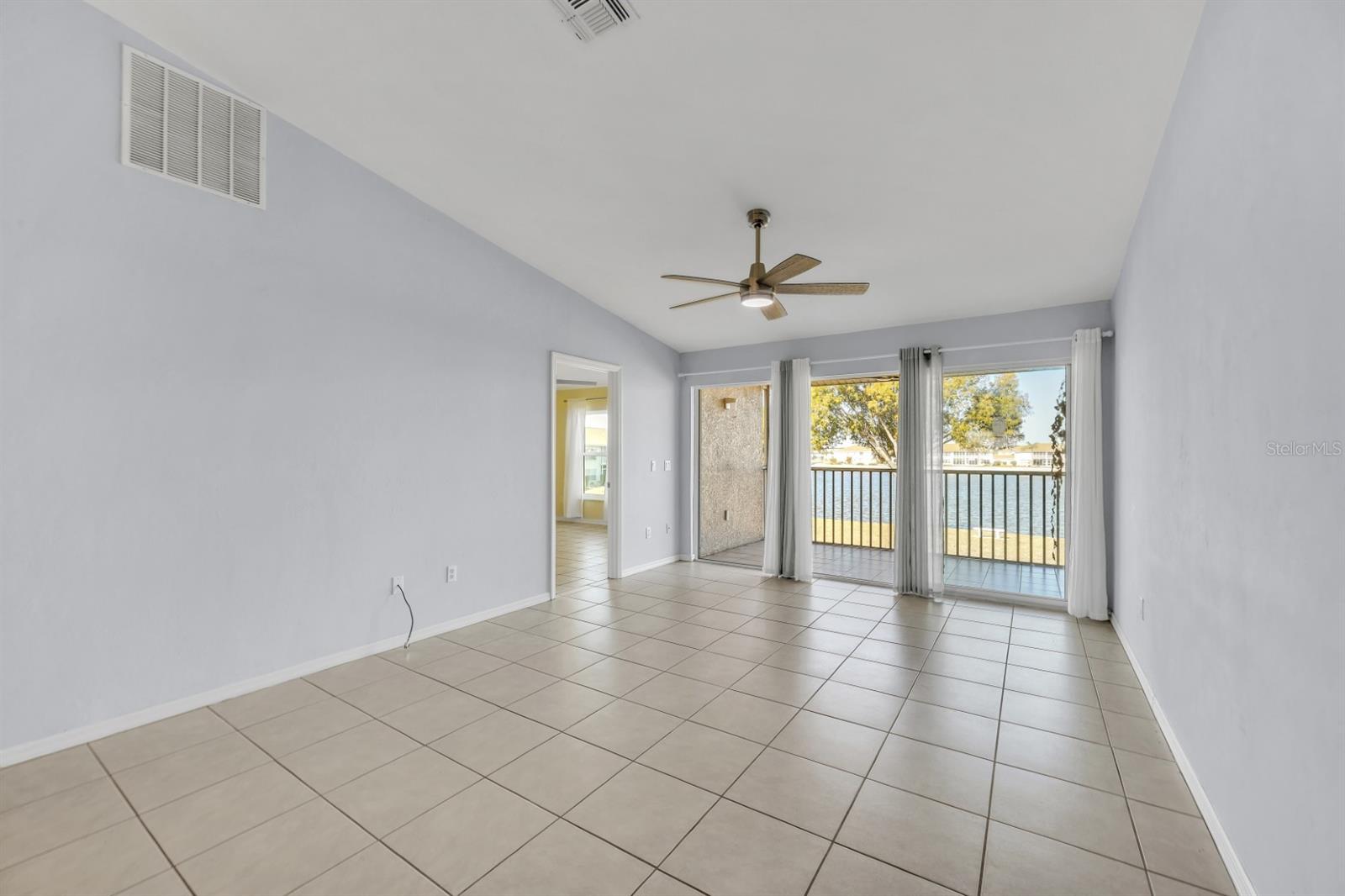 CRYSTAL BAY/KINGSWAY CONDO PH - Residential