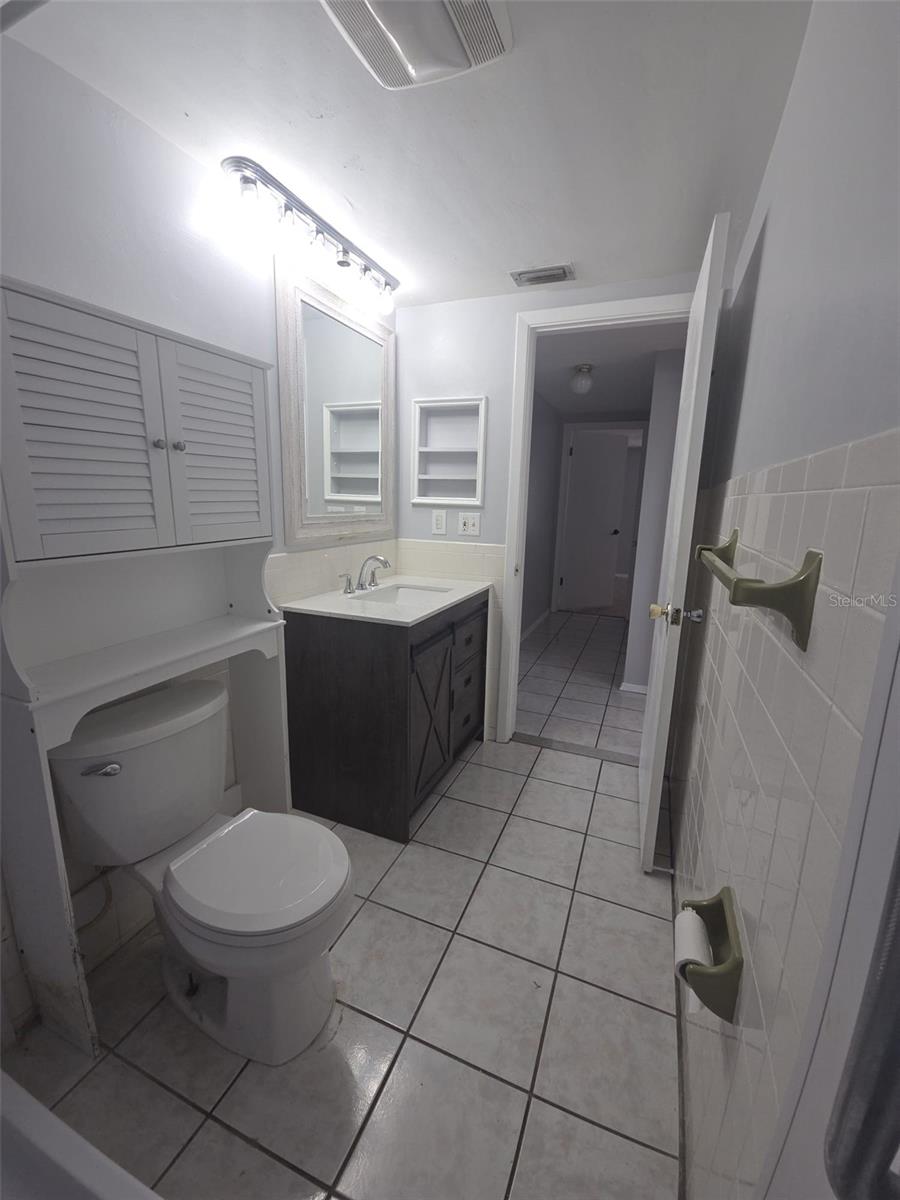 BEACON SQUARE - Residential Lease