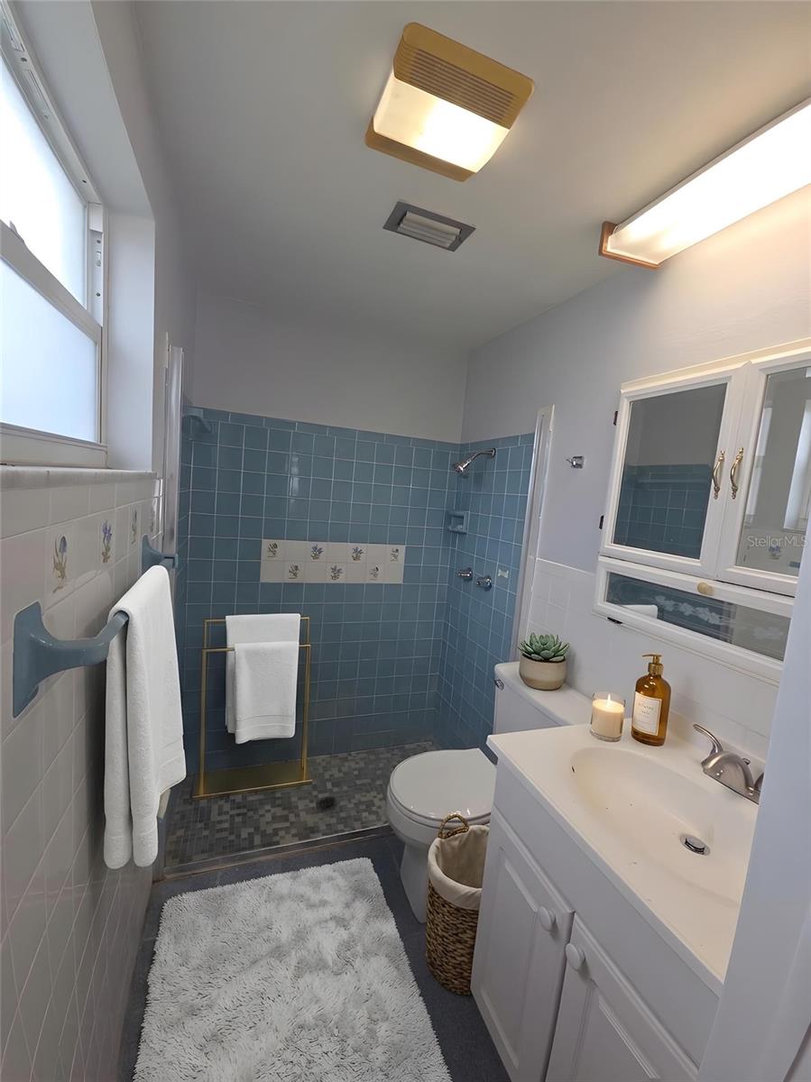 BEACON SQUARE - Residential Lease
