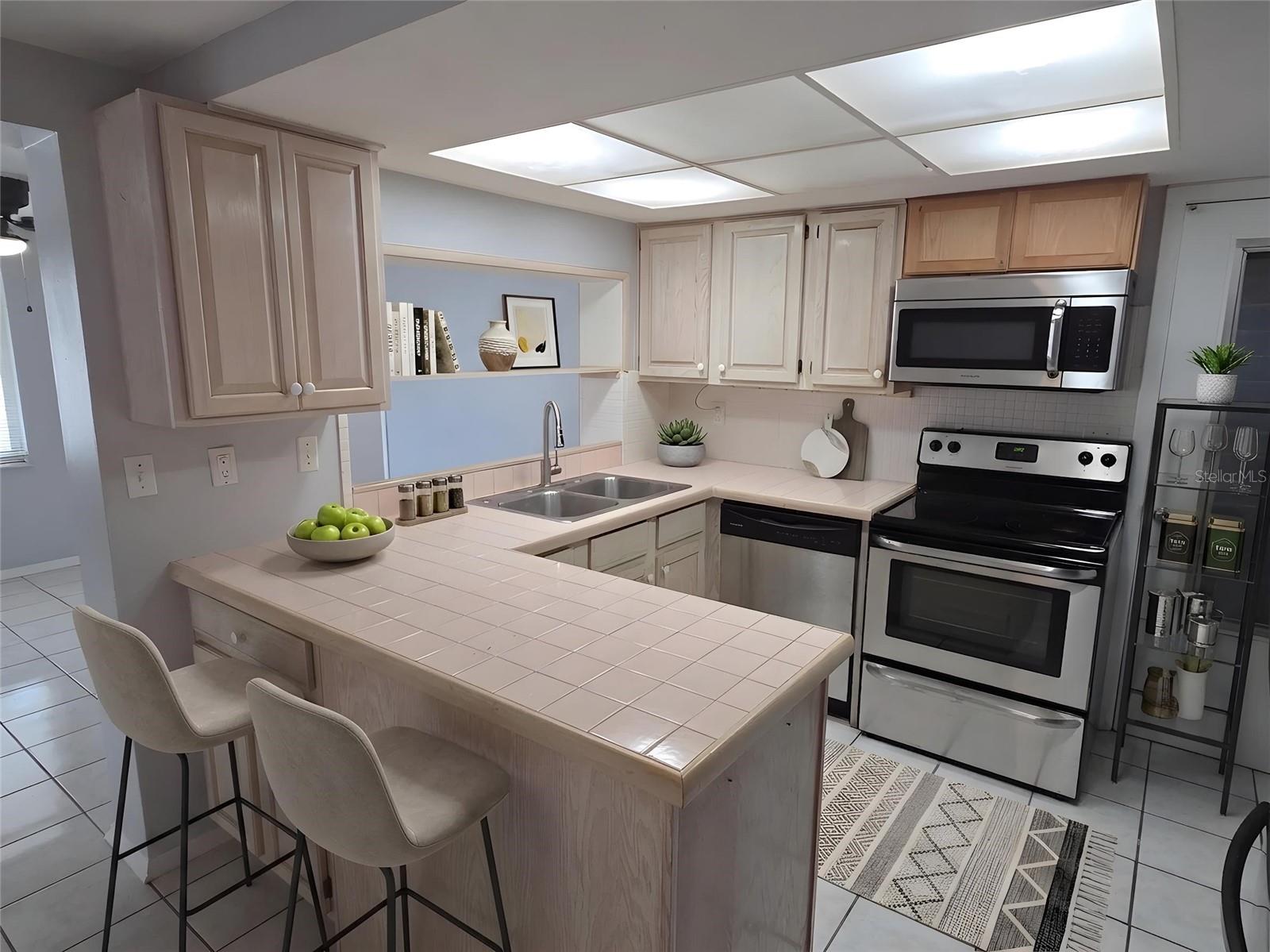 BEACON SQUARE - Residential Lease