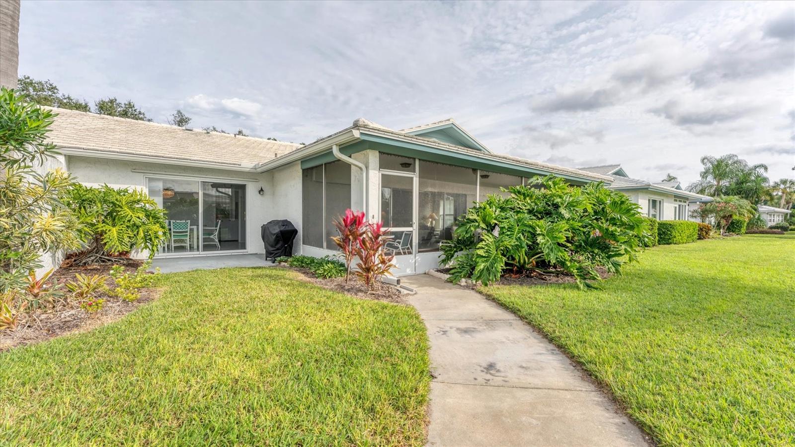 VILLAGE GREEN OF BRADENTON SEC 8 - Residential