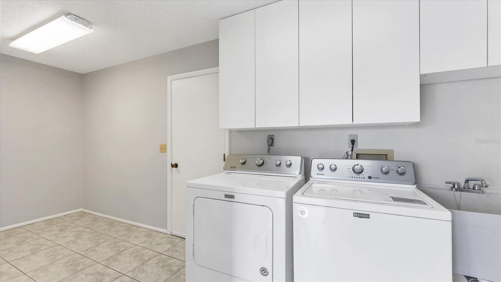 VILLAGE GREEN OF BRADENTON SEC 8 - Residential