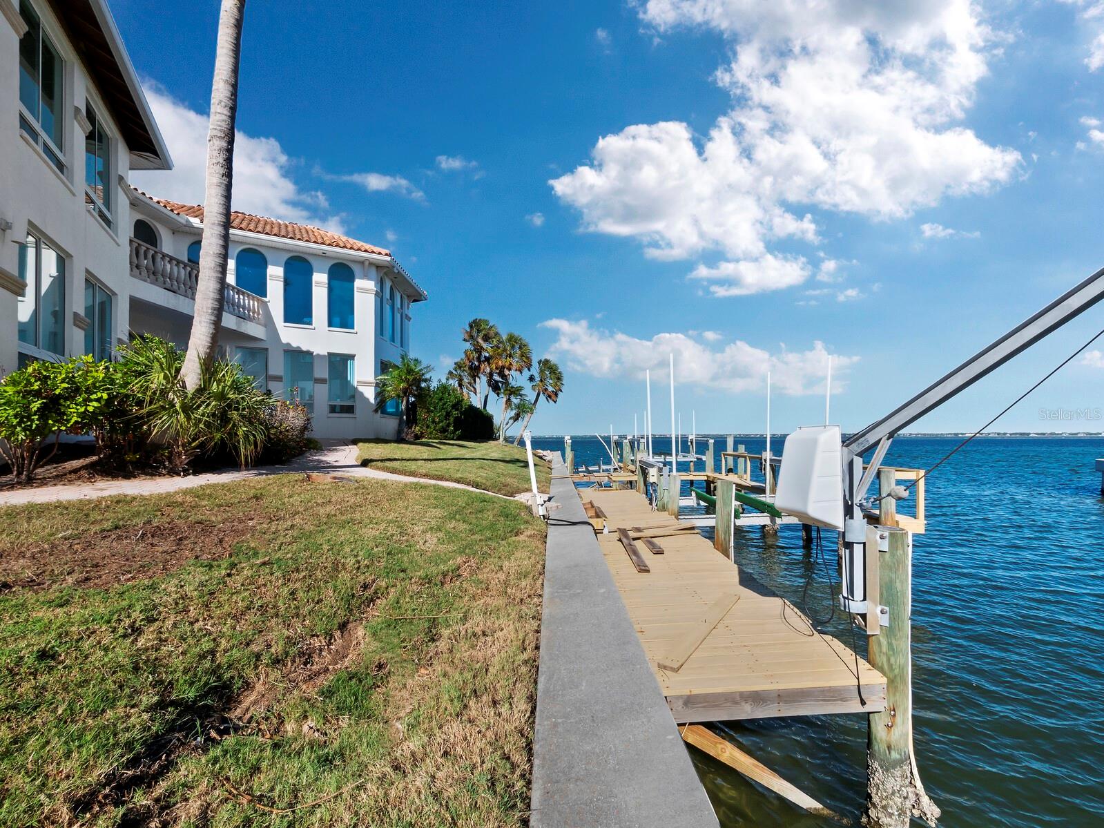 COUNTRY CLUB SHORES - Residential