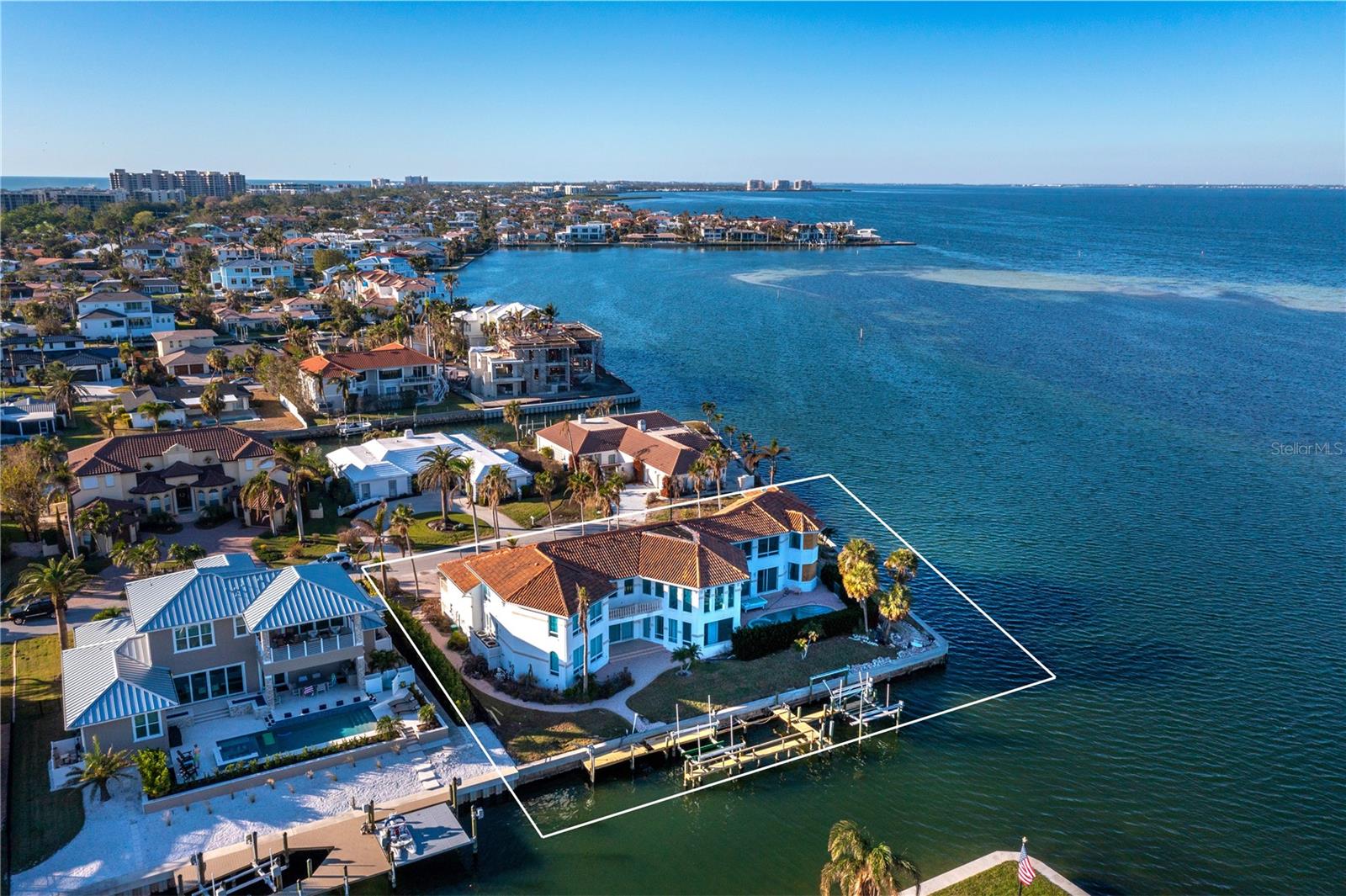 COUNTRY CLUB SHORES - Residential
