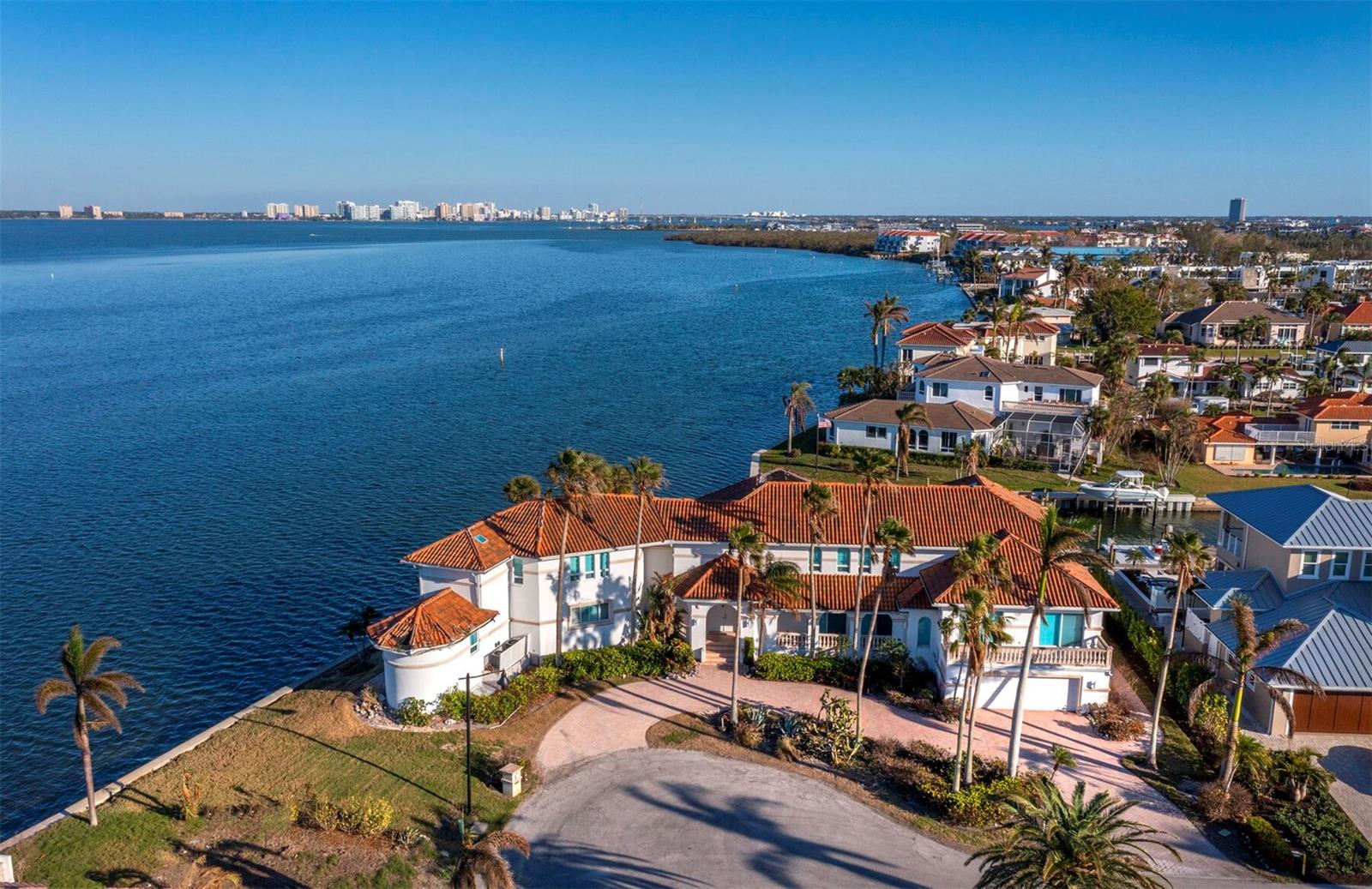 COUNTRY CLUB SHORES - Residential