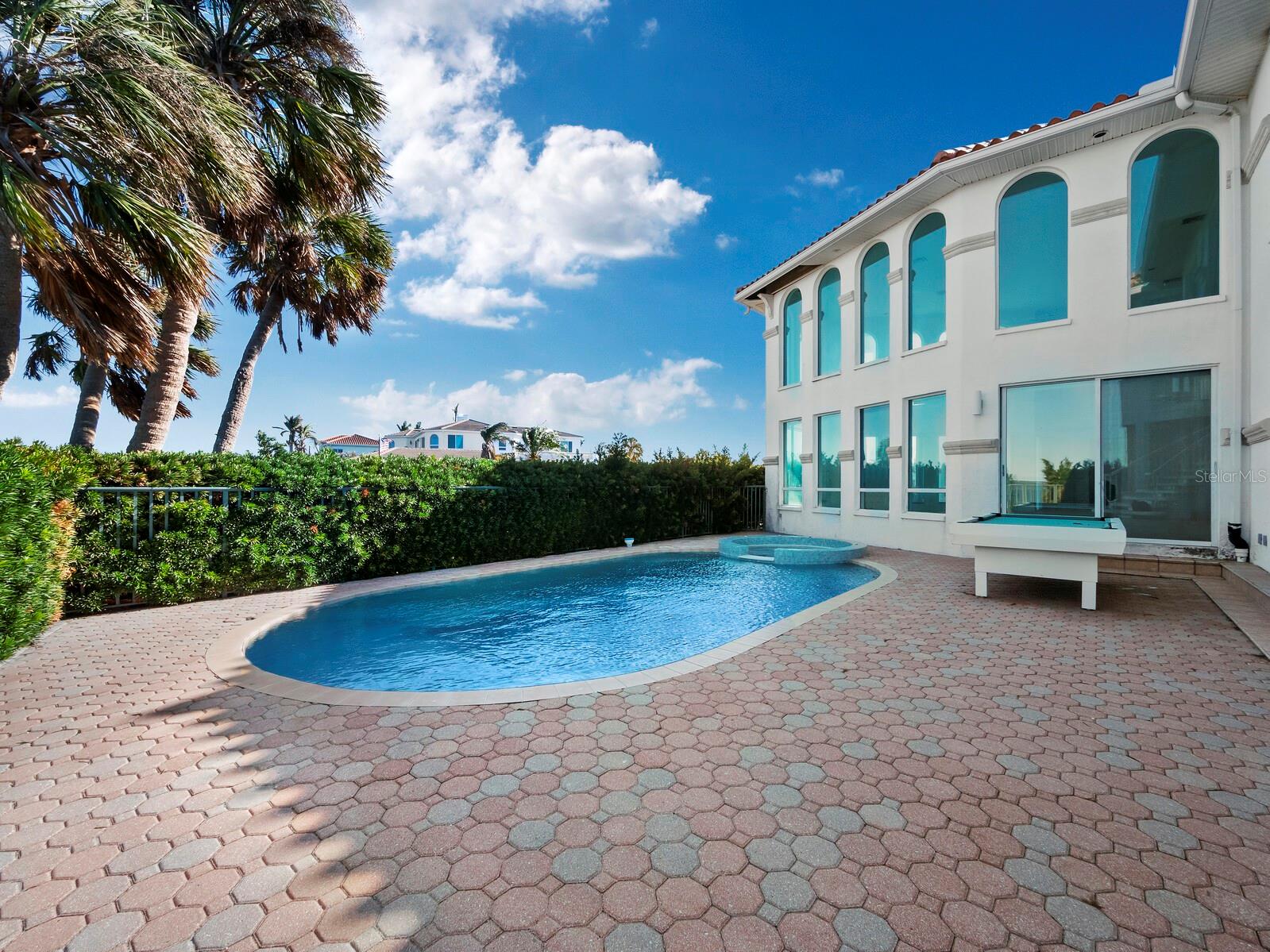 COUNTRY CLUB SHORES - Residential