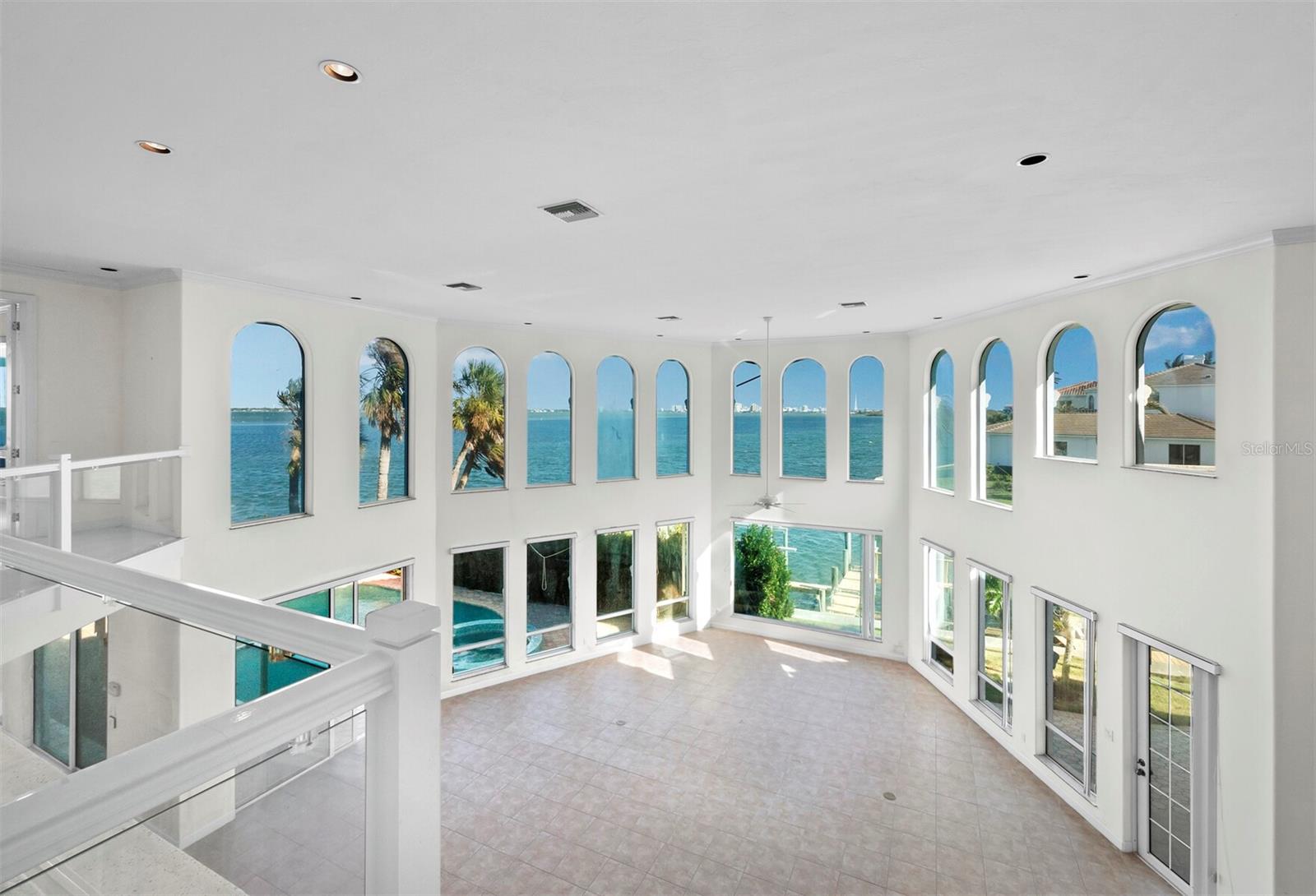 COUNTRY CLUB SHORES - Residential