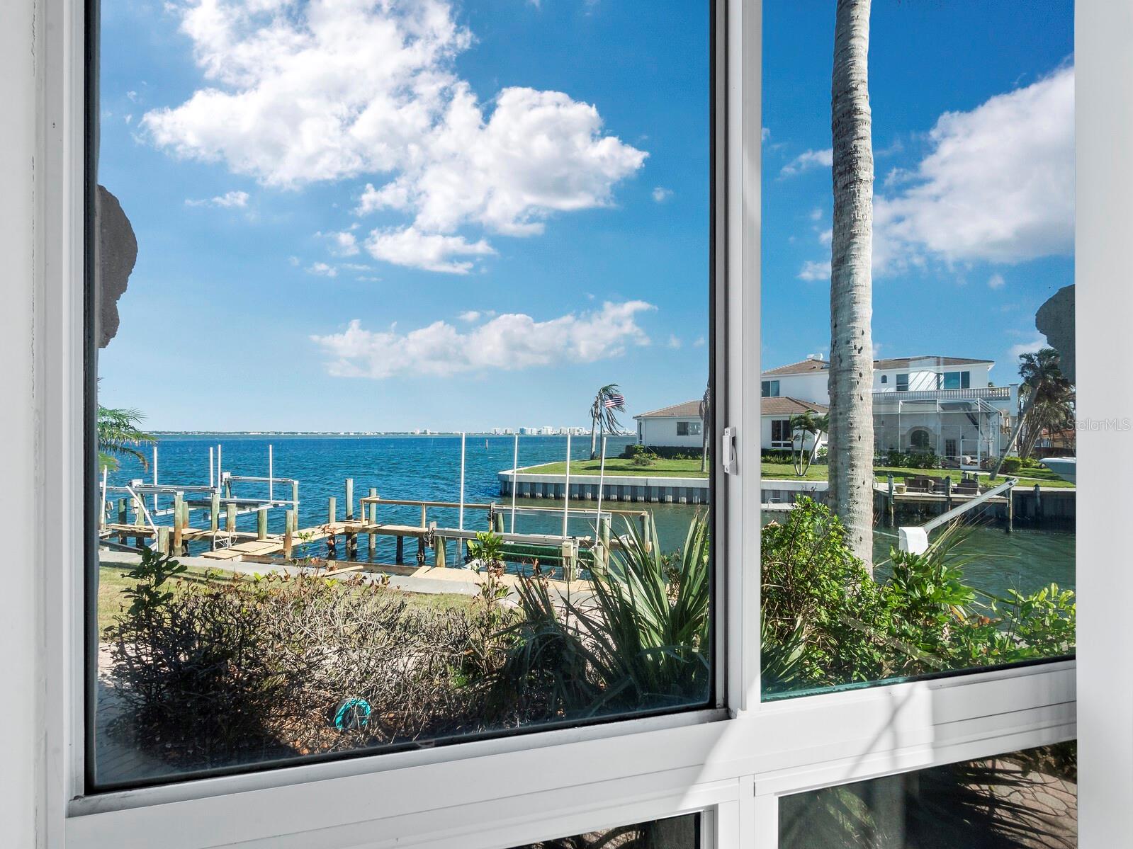 COUNTRY CLUB SHORES - Residential