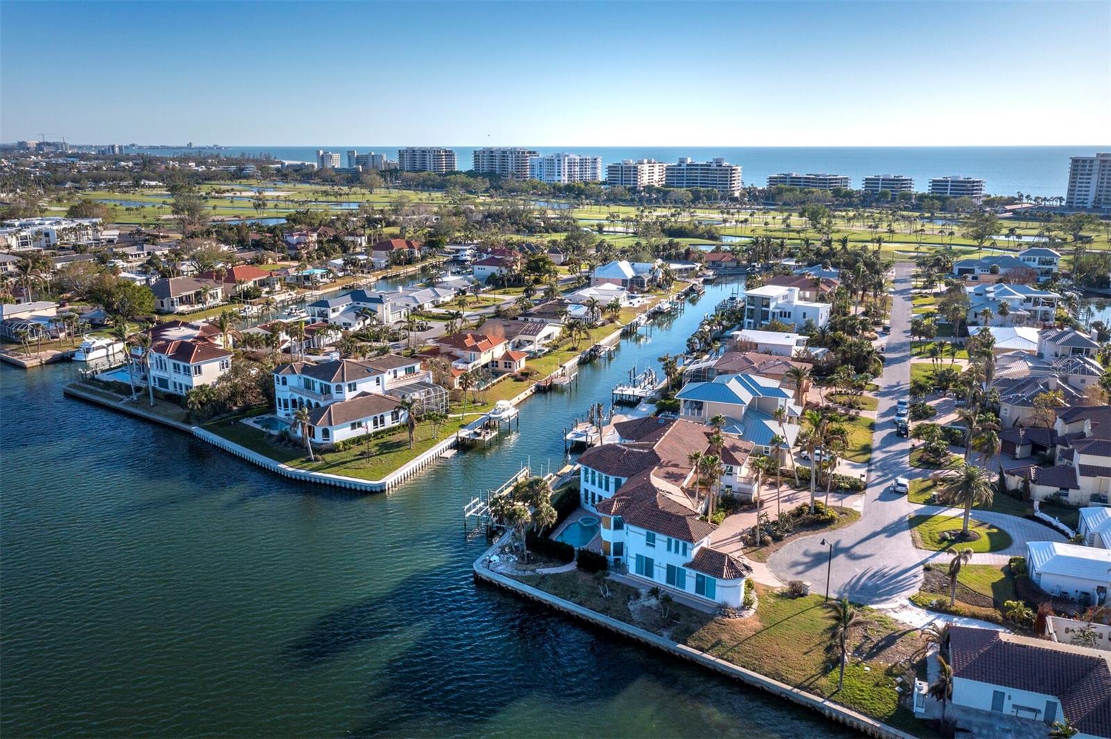 COUNTRY CLUB SHORES - Residential
