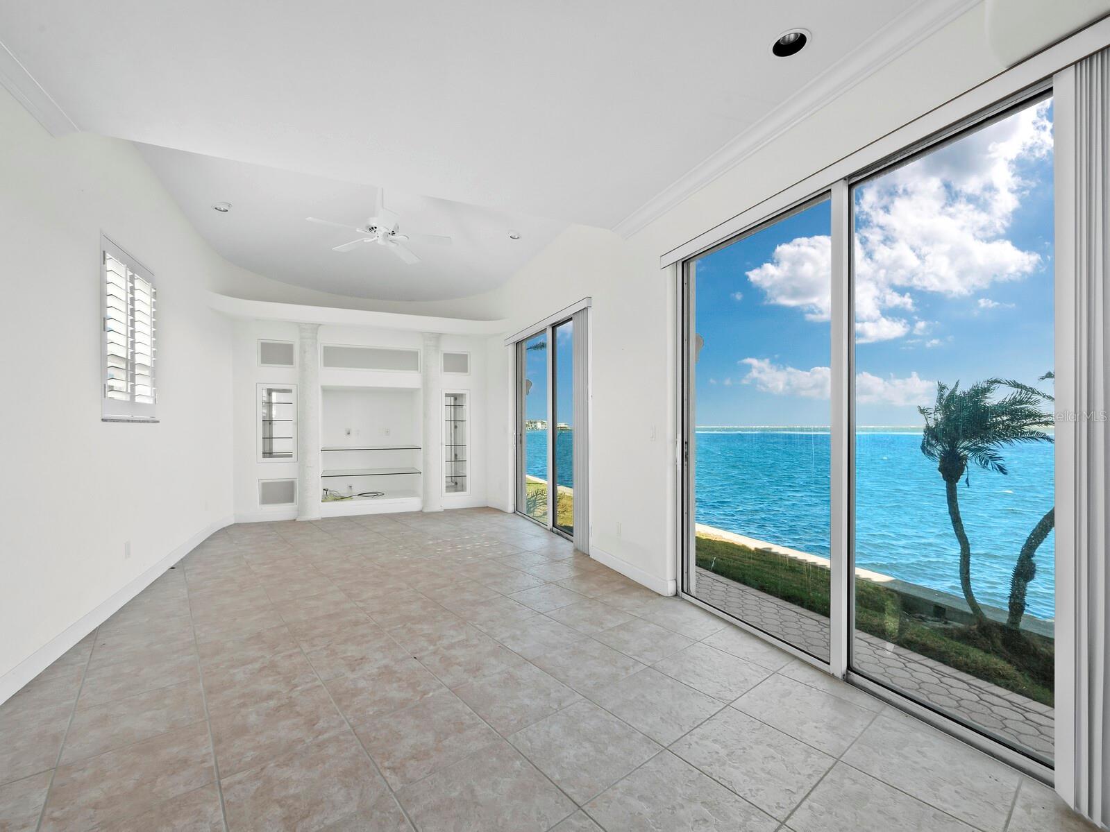 COUNTRY CLUB SHORES - Residential