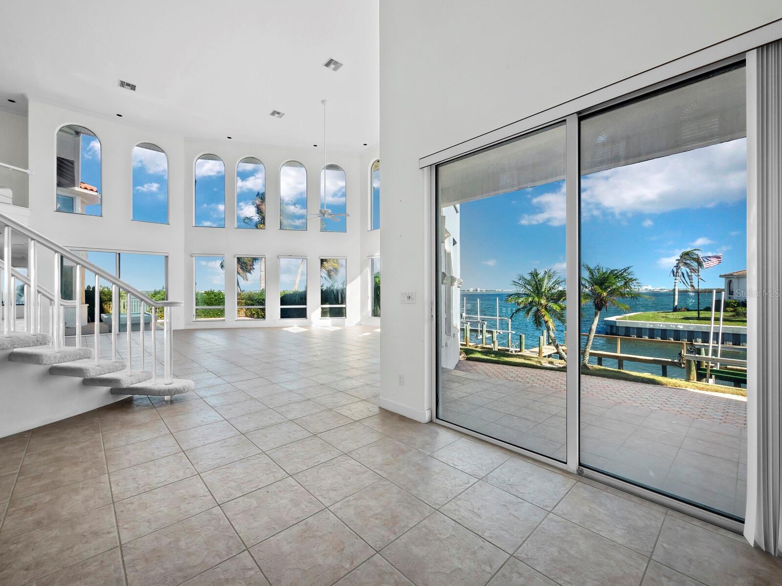 COUNTRY CLUB SHORES - Residential