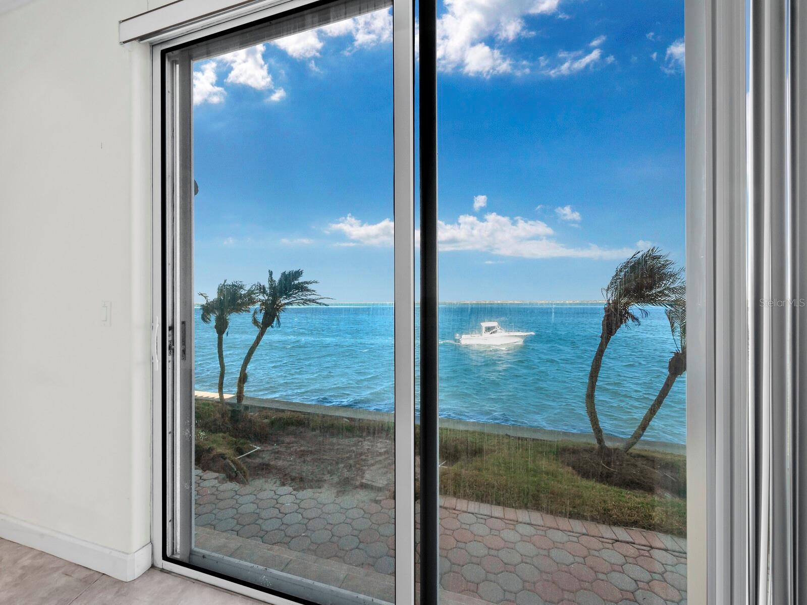 COUNTRY CLUB SHORES - Residential