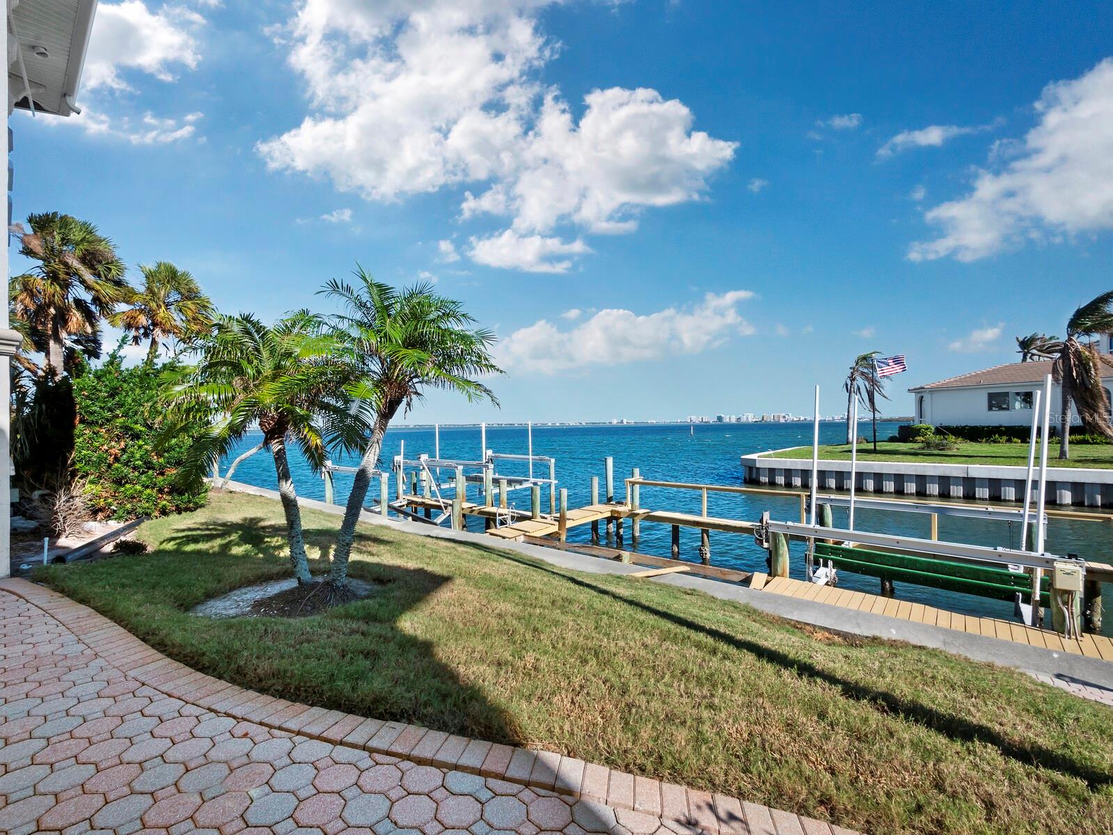COUNTRY CLUB SHORES - Residential
