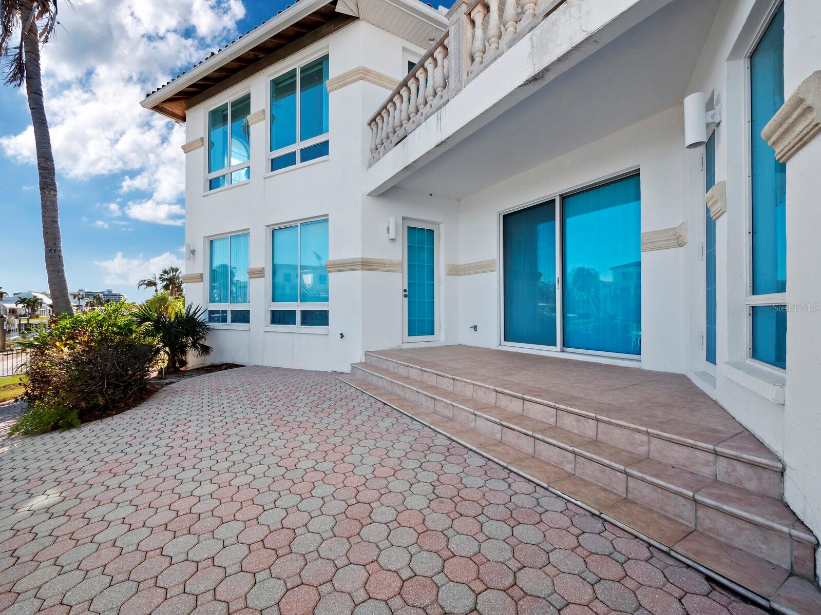 COUNTRY CLUB SHORES - Residential