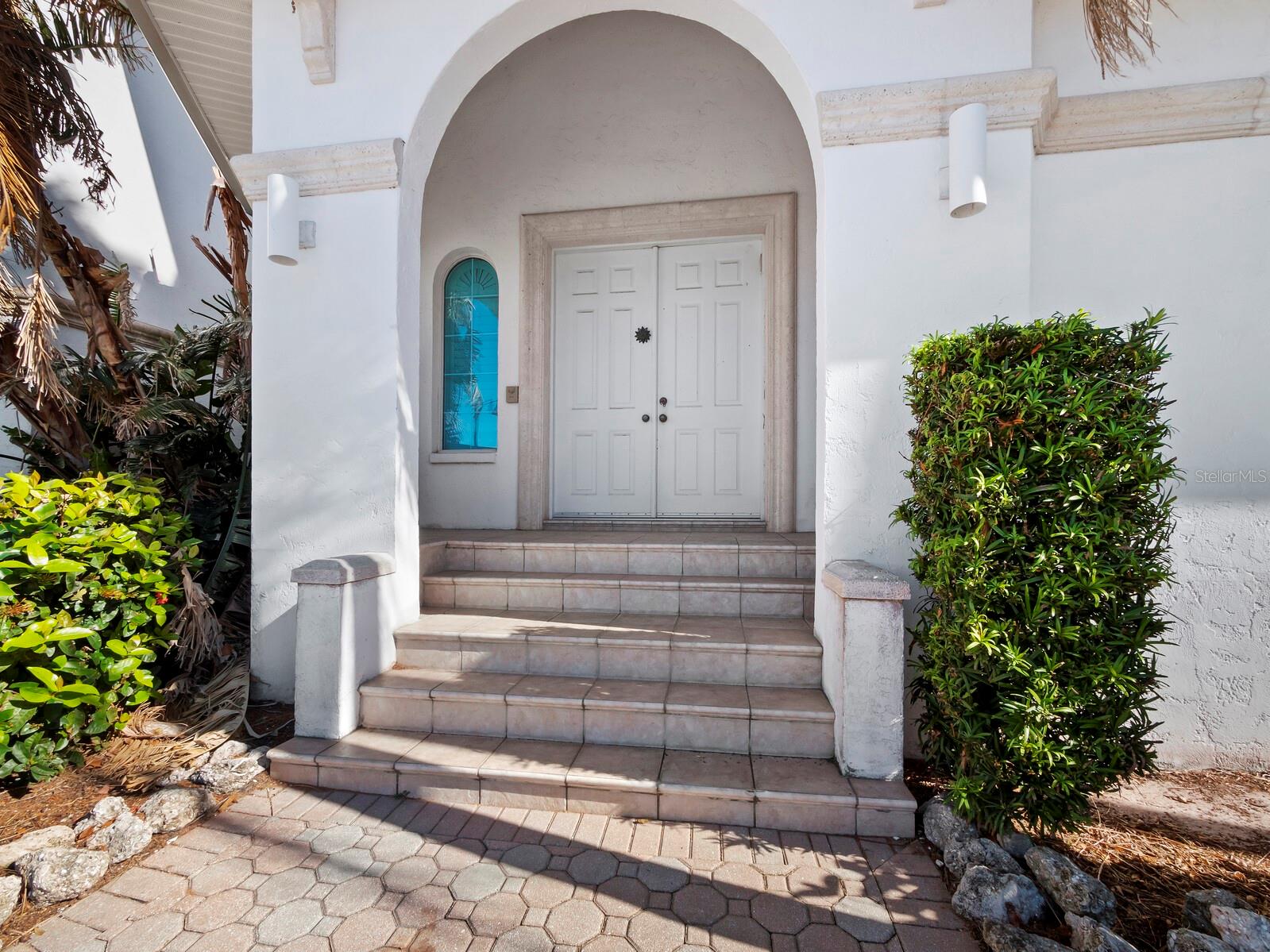 COUNTRY CLUB SHORES - Residential