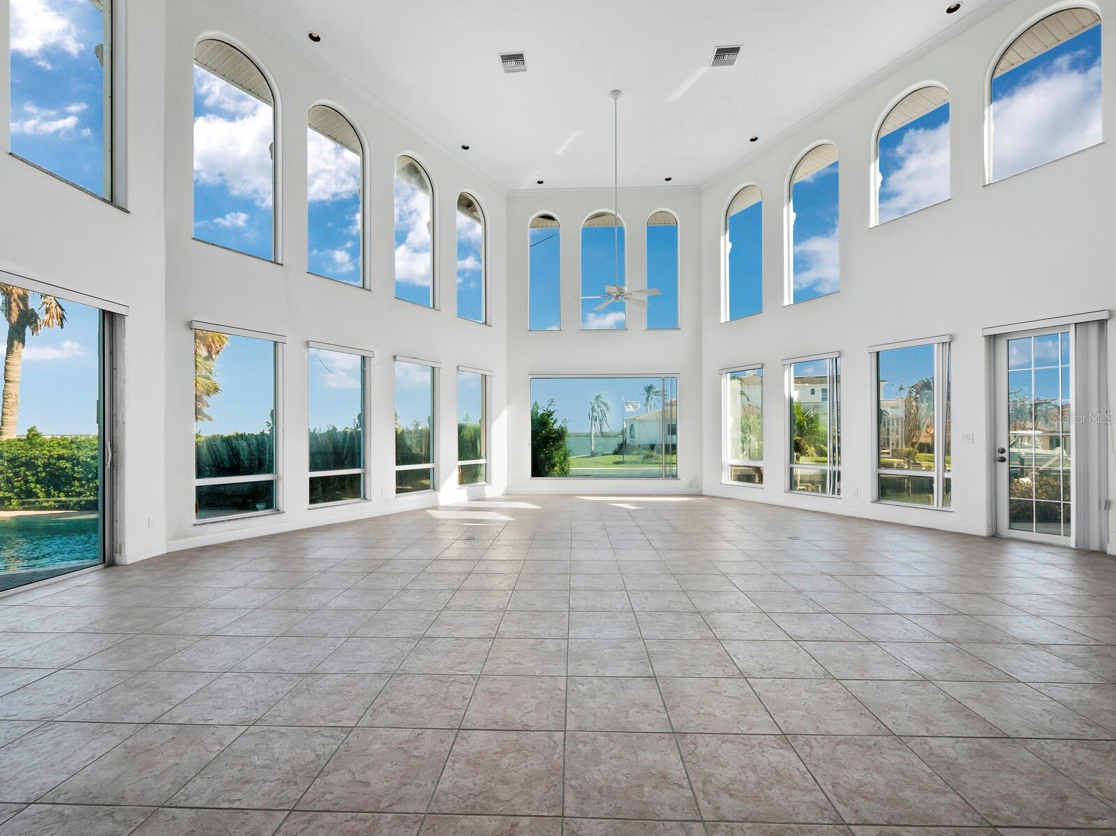 COUNTRY CLUB SHORES - Residential