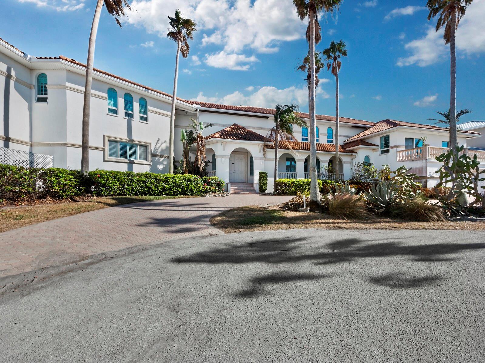 COUNTRY CLUB SHORES - Residential