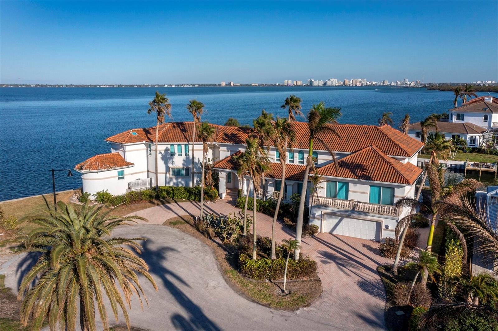 COUNTRY CLUB SHORES - Residential
