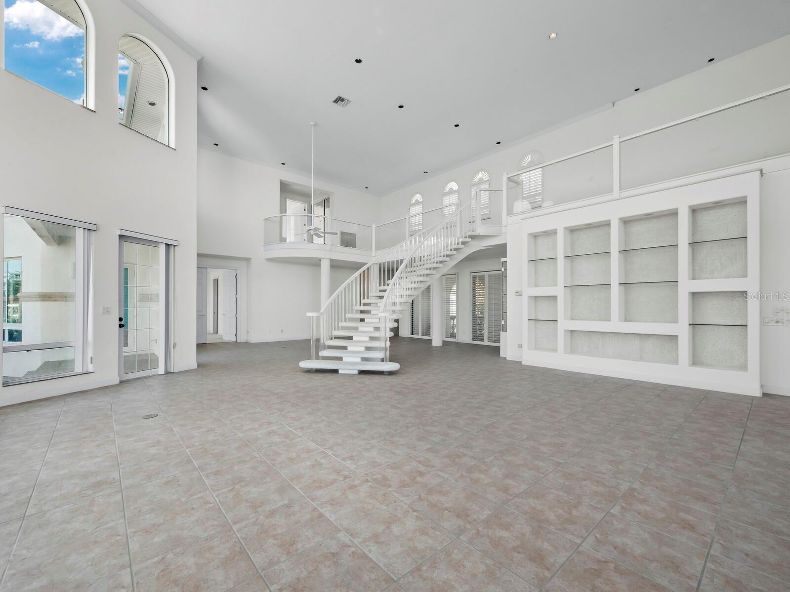COUNTRY CLUB SHORES - Residential