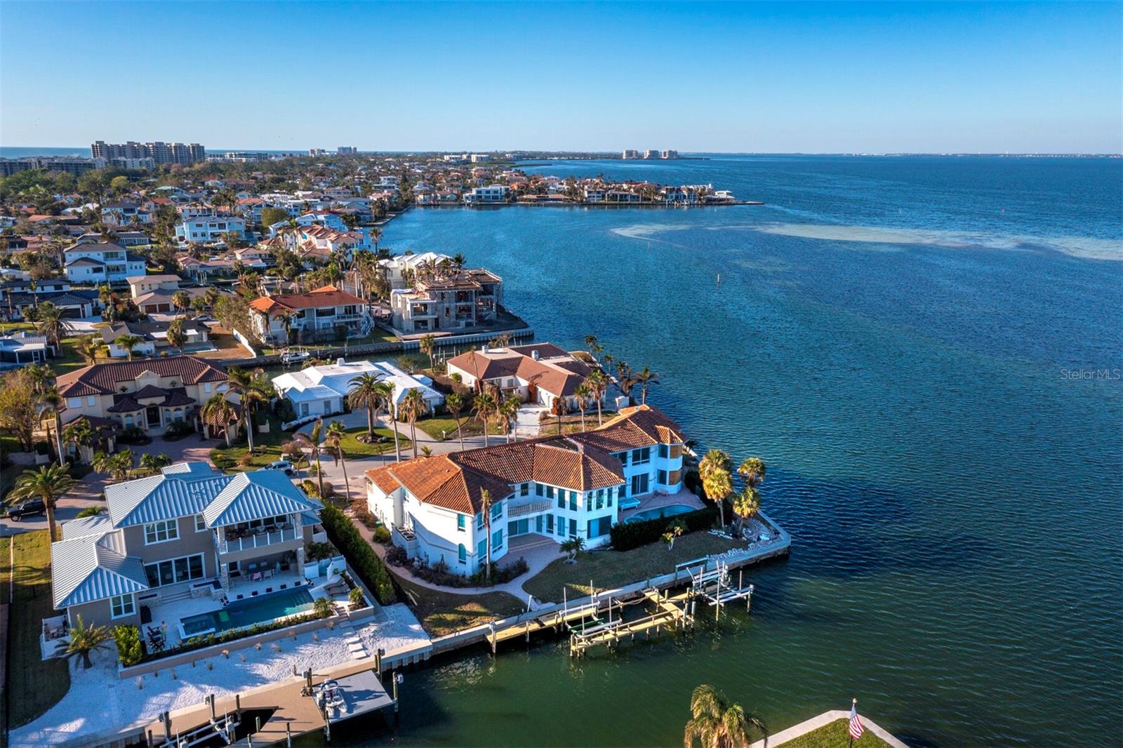 COUNTRY CLUB SHORES - Residential