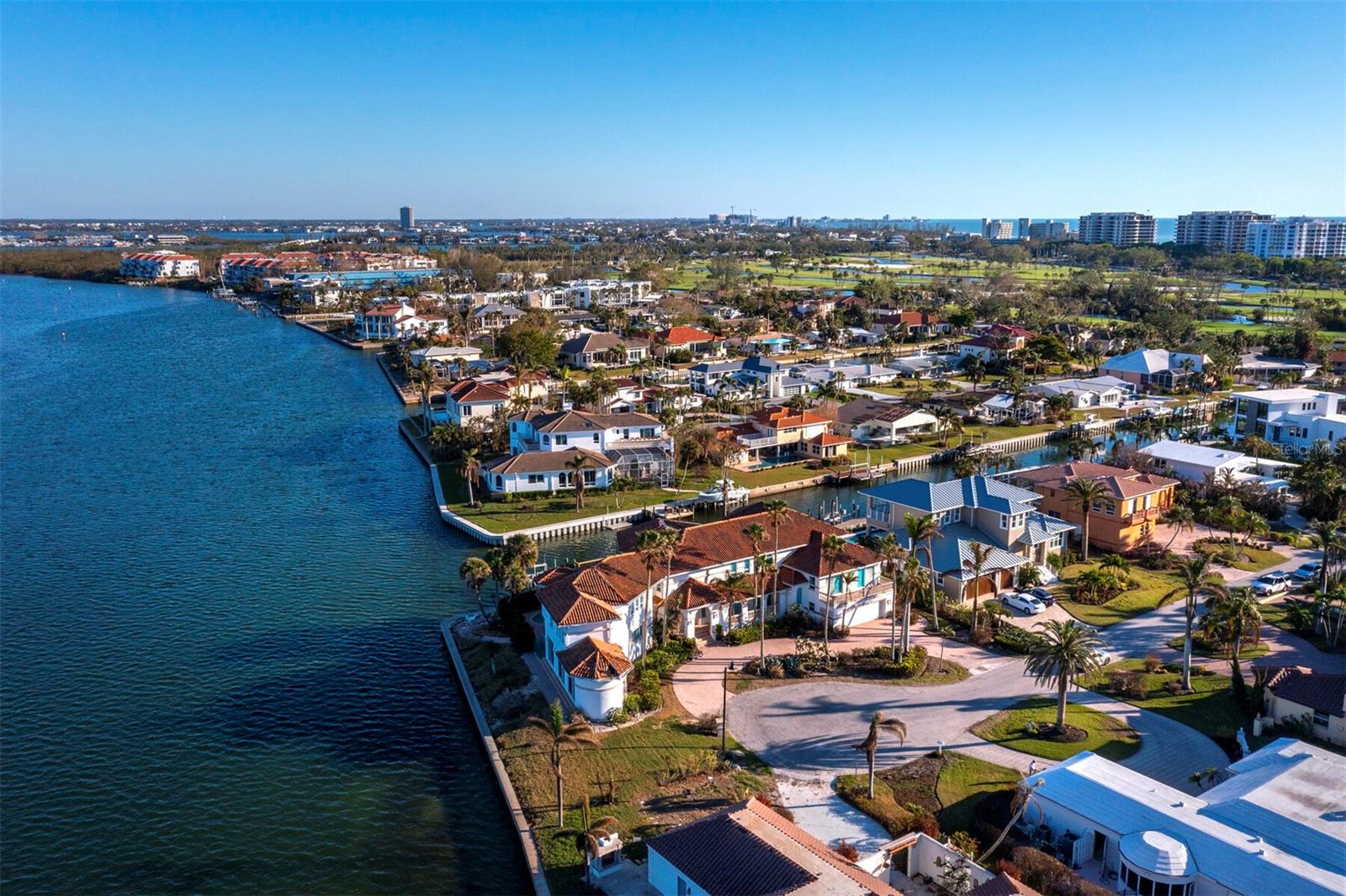 COUNTRY CLUB SHORES - Residential