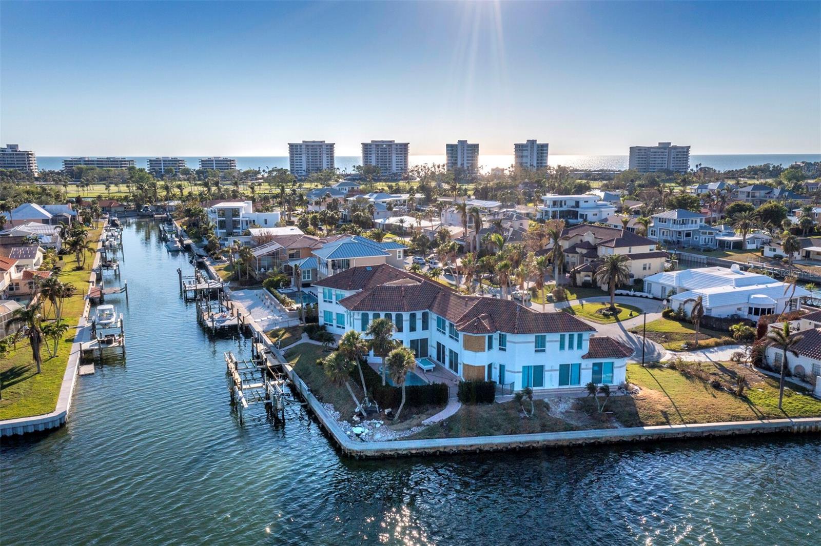 COUNTRY CLUB SHORES - Residential