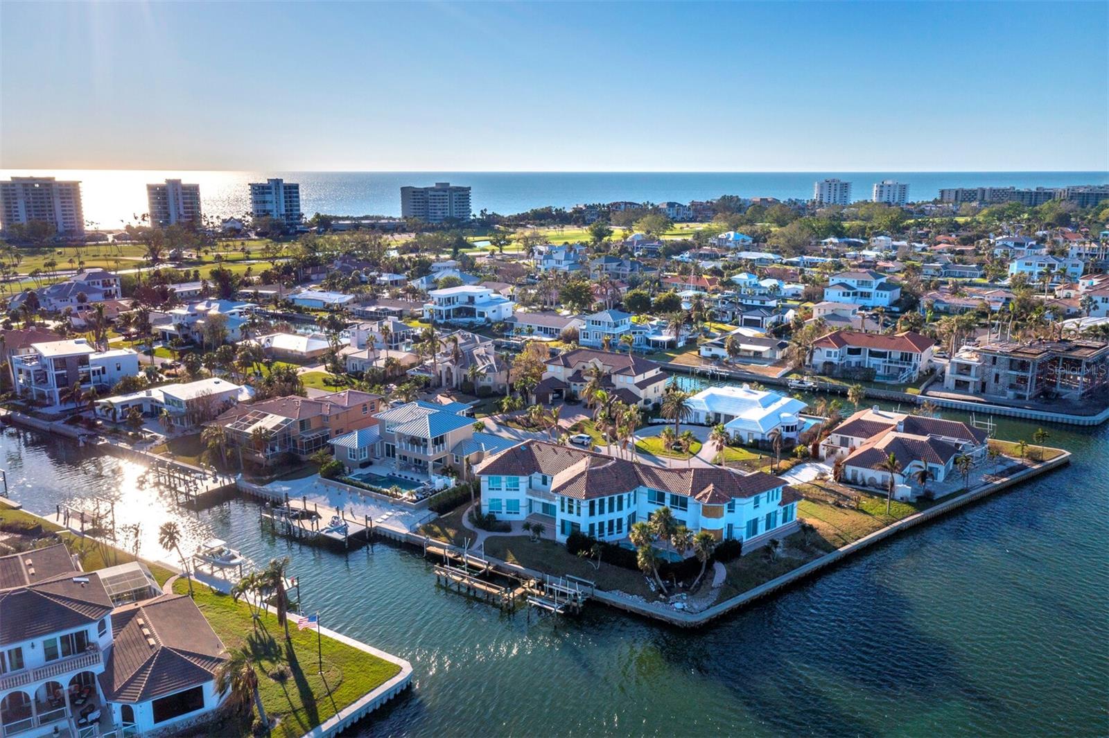 COUNTRY CLUB SHORES - Residential