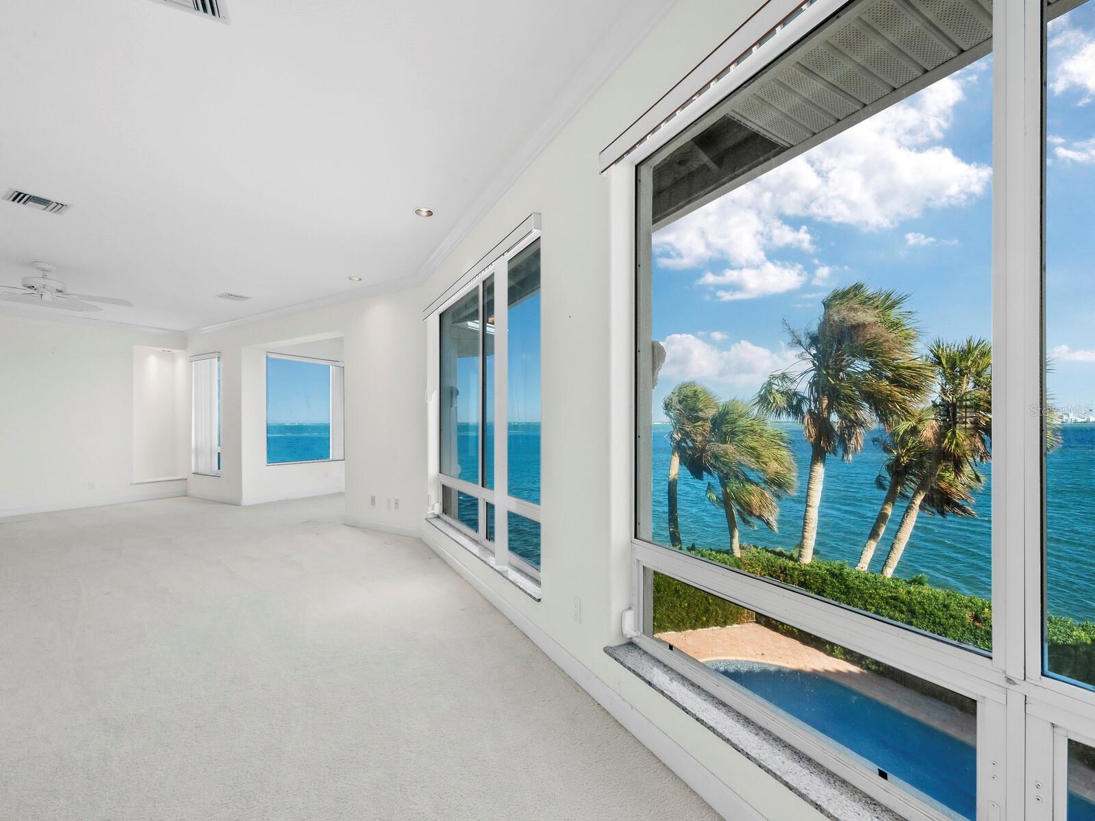 COUNTRY CLUB SHORES - Residential