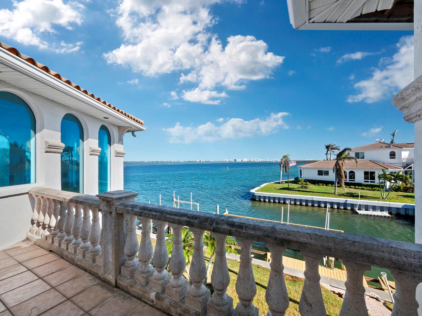 COUNTRY CLUB SHORES - Residential
