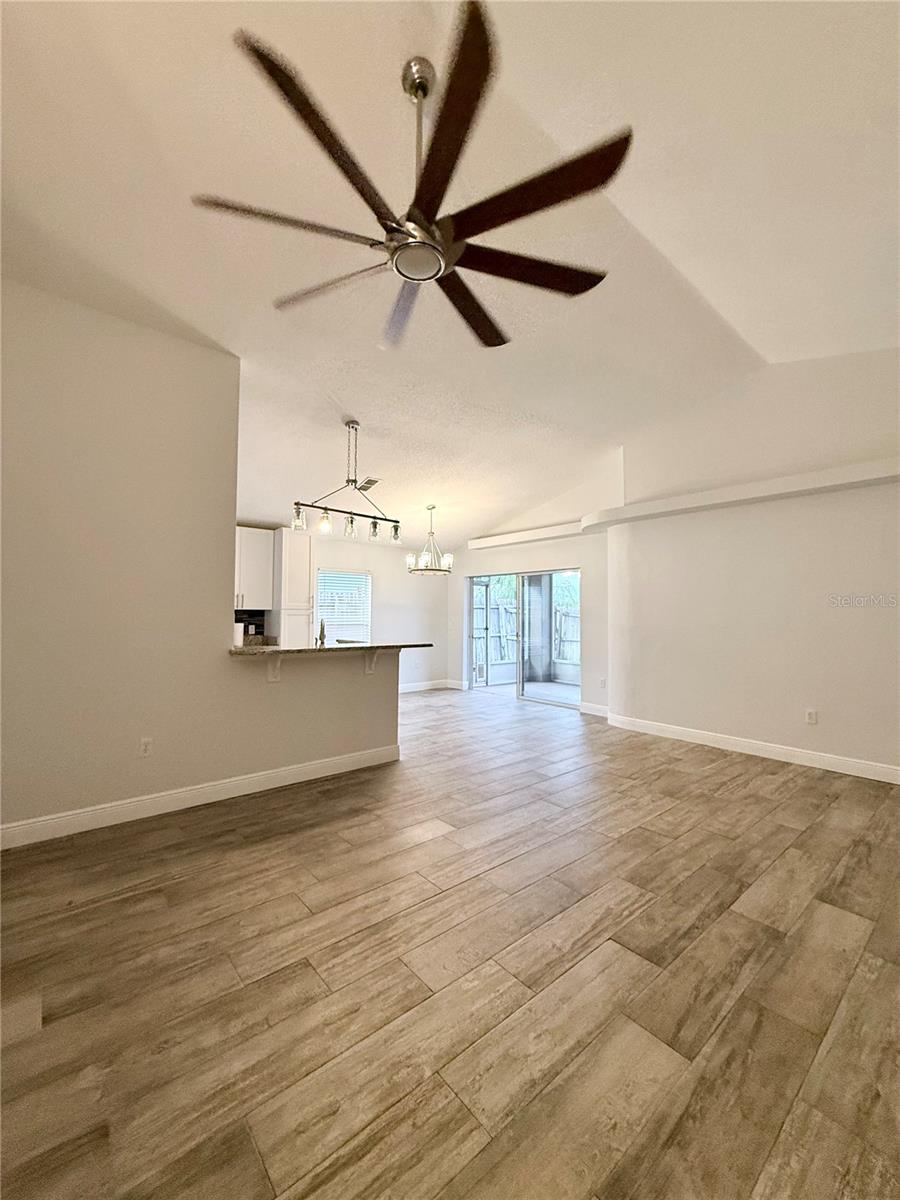 ROYAL RIDGE PH 03 - Residential Lease