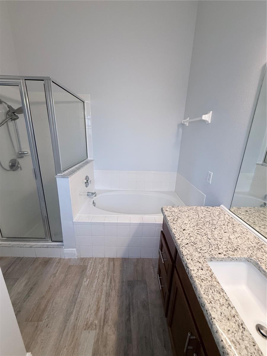 ROYAL RIDGE PH 03 - Residential Lease