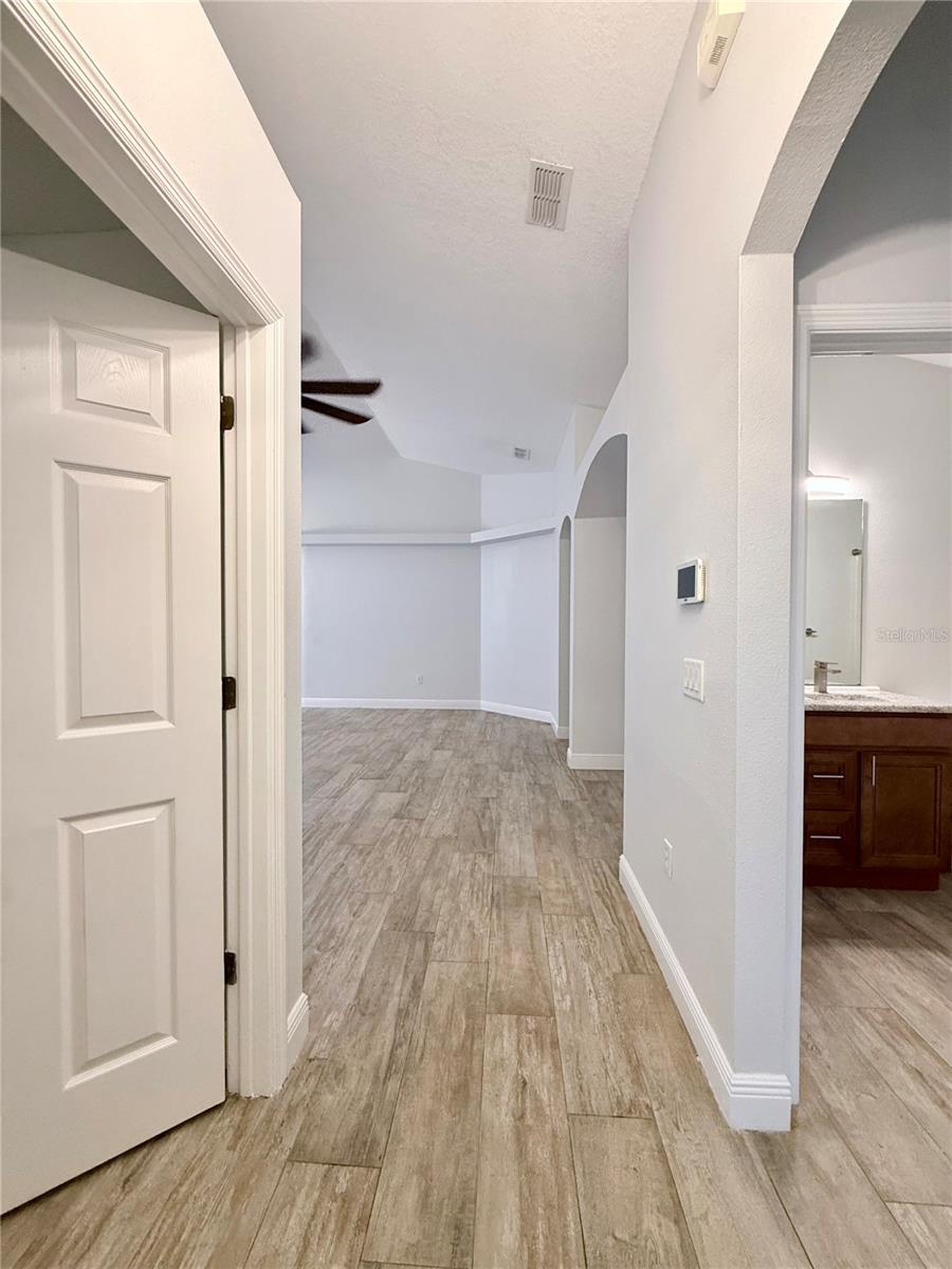 ROYAL RIDGE PH 03 - Residential Lease