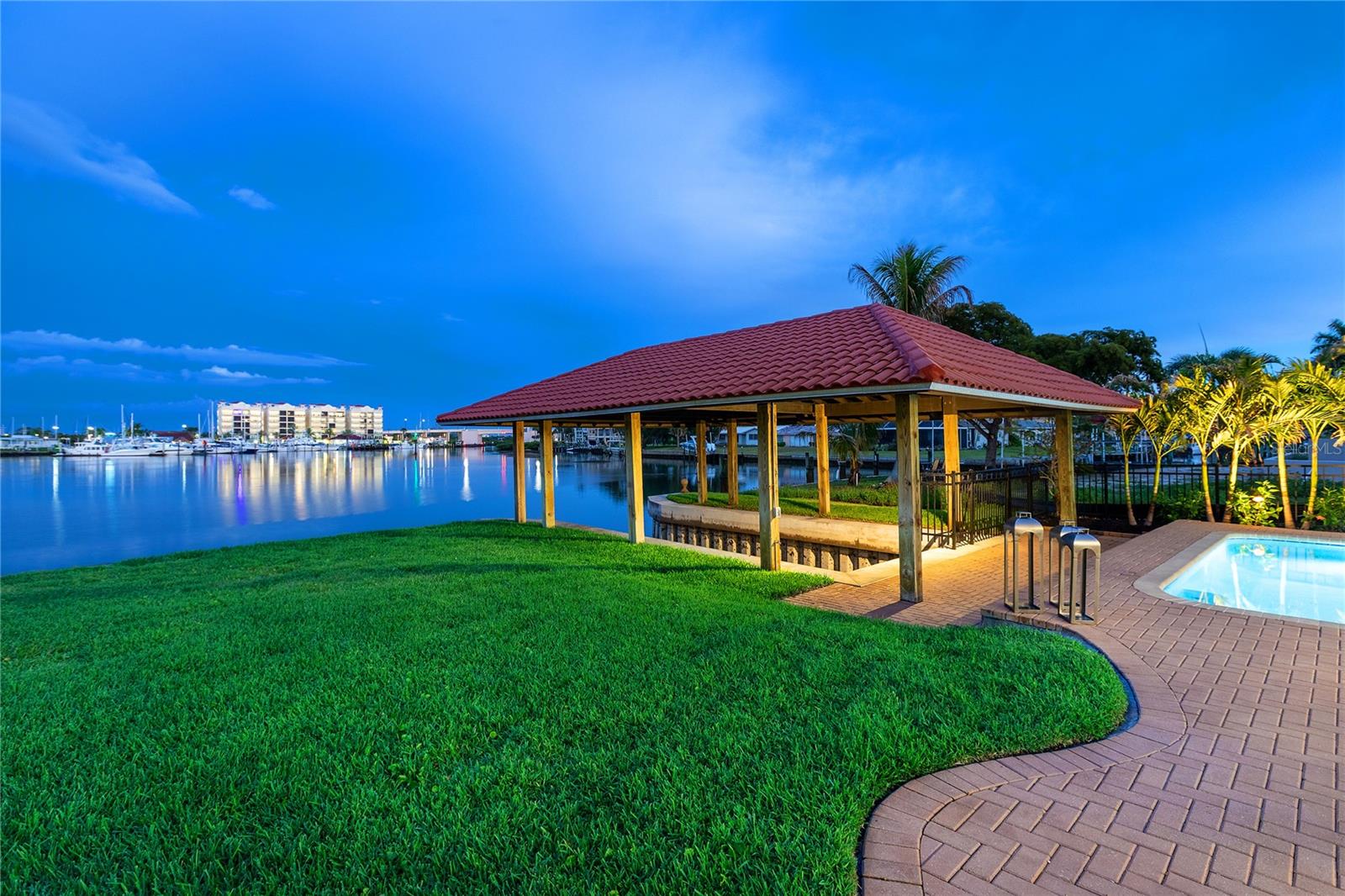 BAY SHORE ACRES - Residential