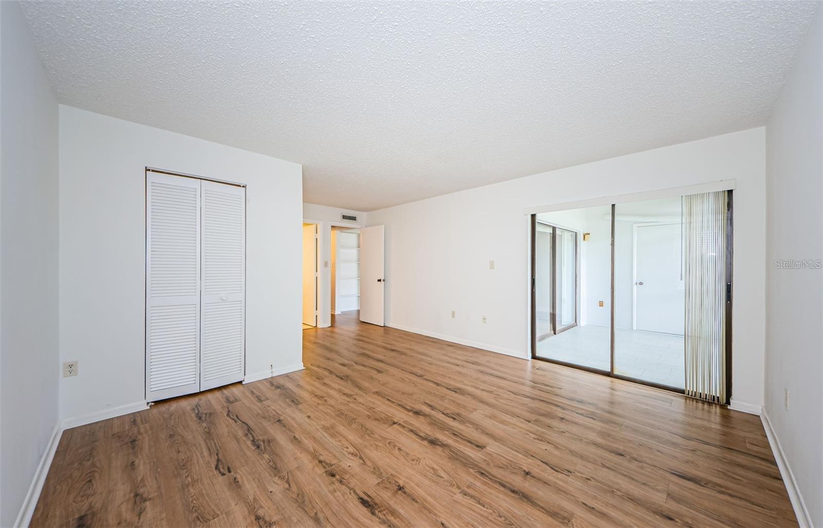 RUSTLEWOOD AT COUNTRYSIDE CONDO - Residential
