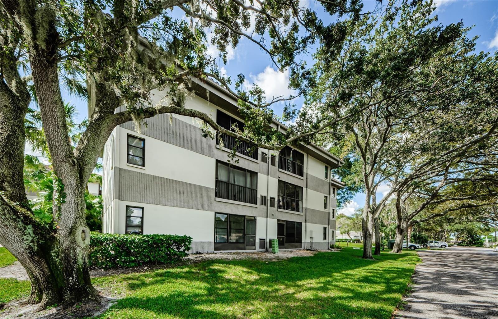 RUSTLEWOOD AT COUNTRYSIDE CONDO - Residential