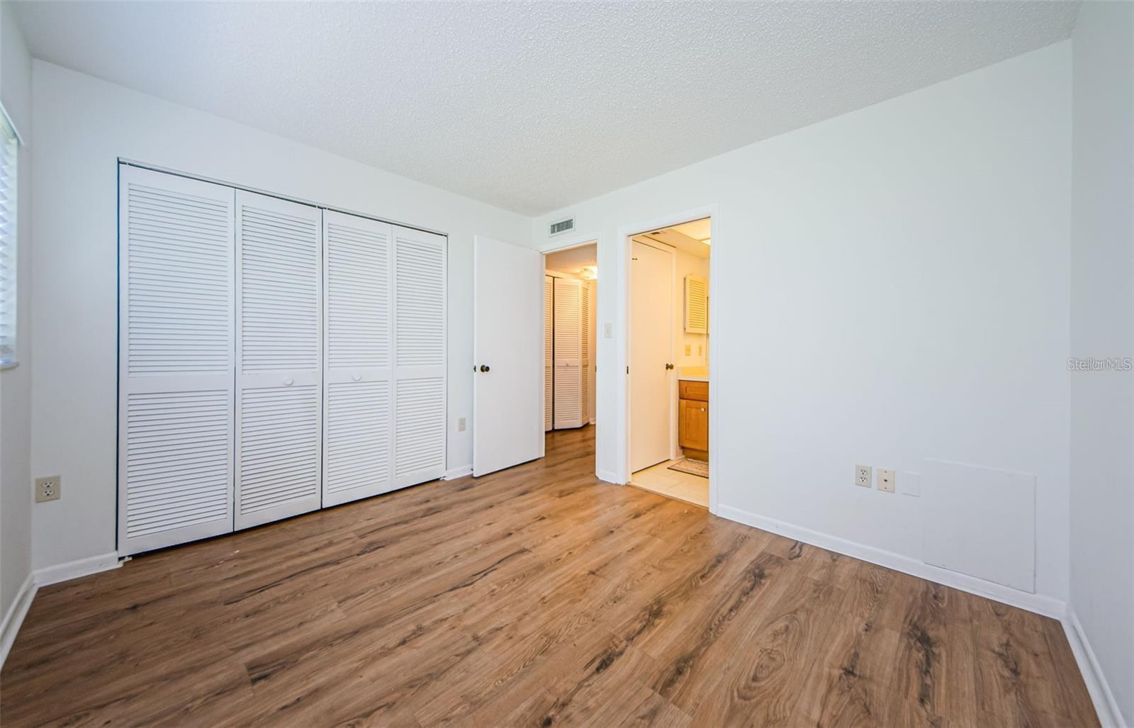 RUSTLEWOOD AT COUNTRYSIDE CONDO - Residential