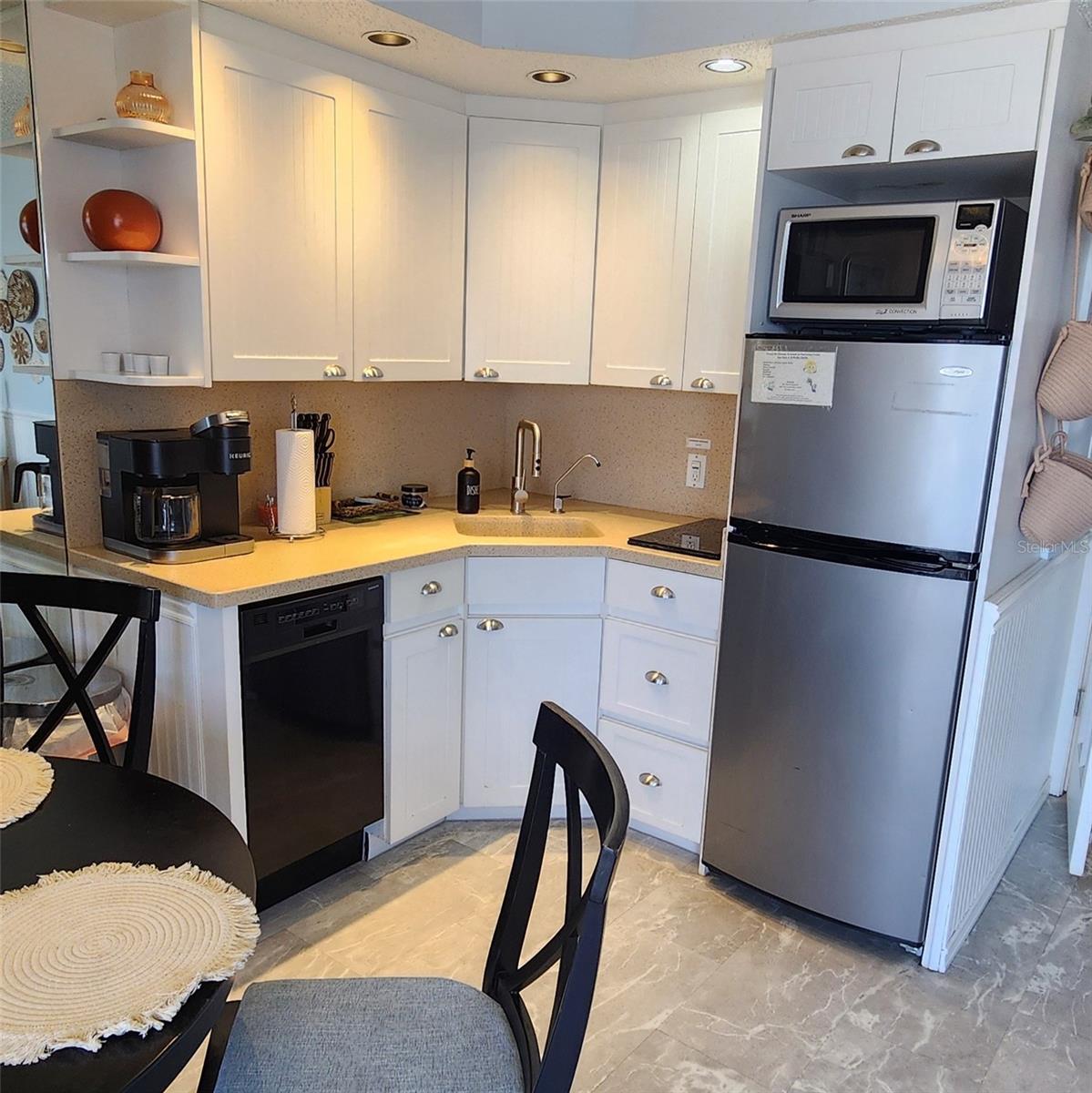 BAYSIDE CONDO - Residential