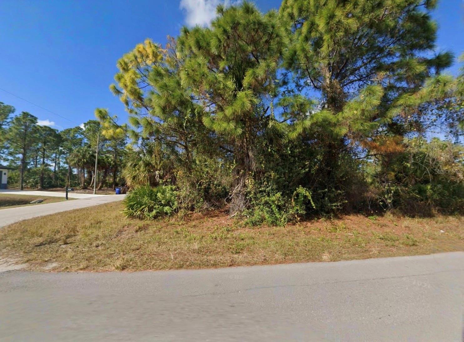 LEHIGH ACRES - Land