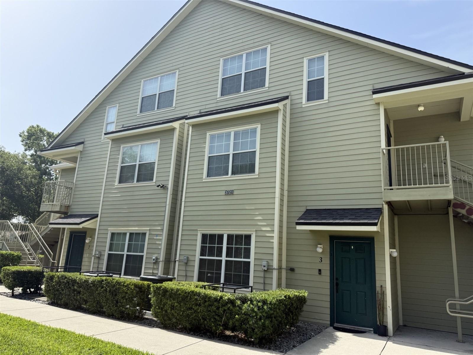 Beautifully 2-bedroom, 2-bath condo on the first floor in the desirable Ashley Court community. This move-in-ready home features a renovated kitchen with granite countertops, nice cabinetry, good appliances, updated flooring throughout, and a spacious open-concept layout. Enjoy a private screened patio with extra storage, a large primary suite with walk-in closet, and a versatile second bedroom ideal for guests or a home office.
Conveniently located near shopping, dining, and major highways, residents also enjoy access to community amenities, including a swimming pool and hot tub. A perfect opportunity for a primary residence or investment property in the heart of Orlando.