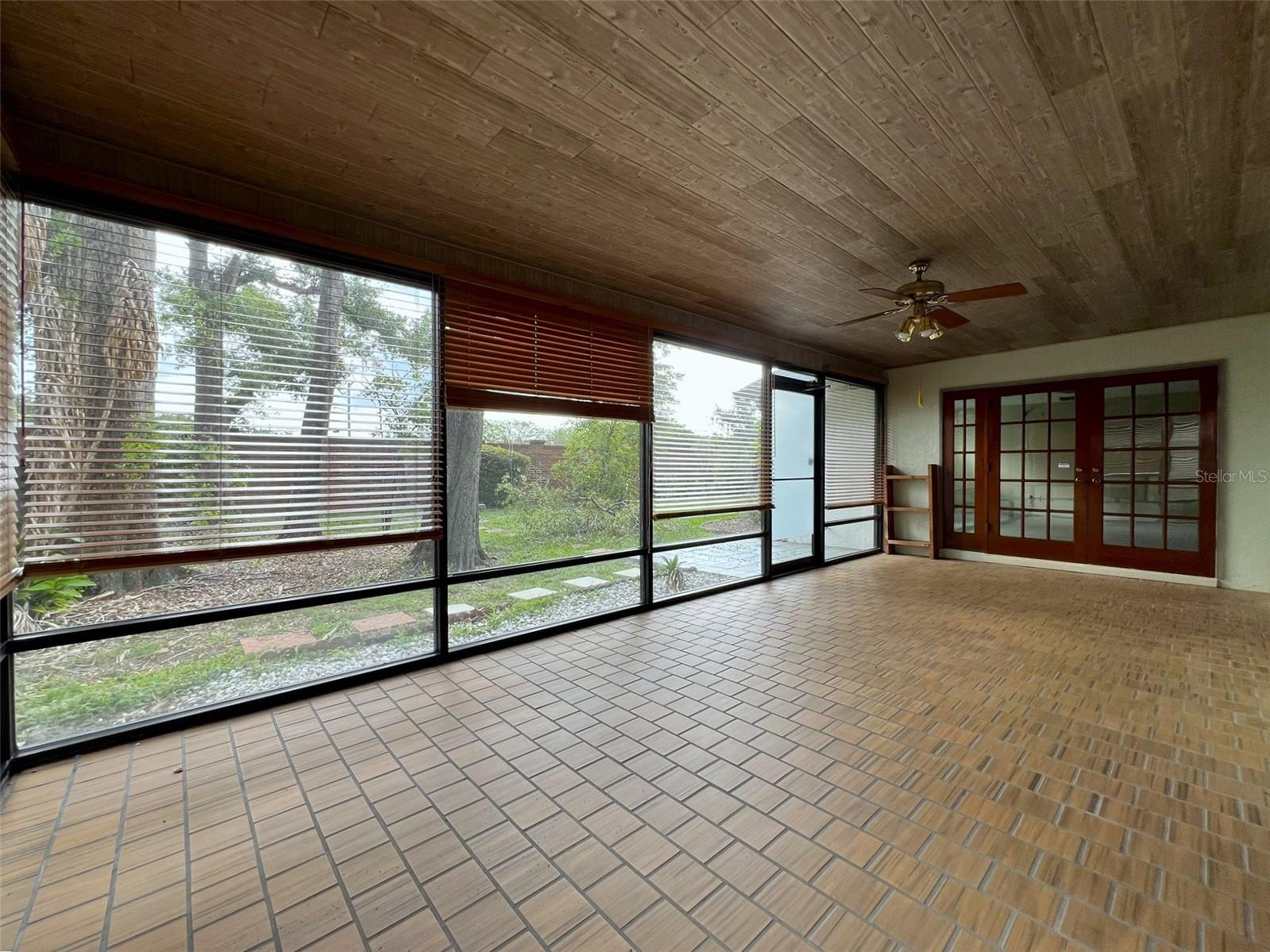 THERESA ARBOR - Residential