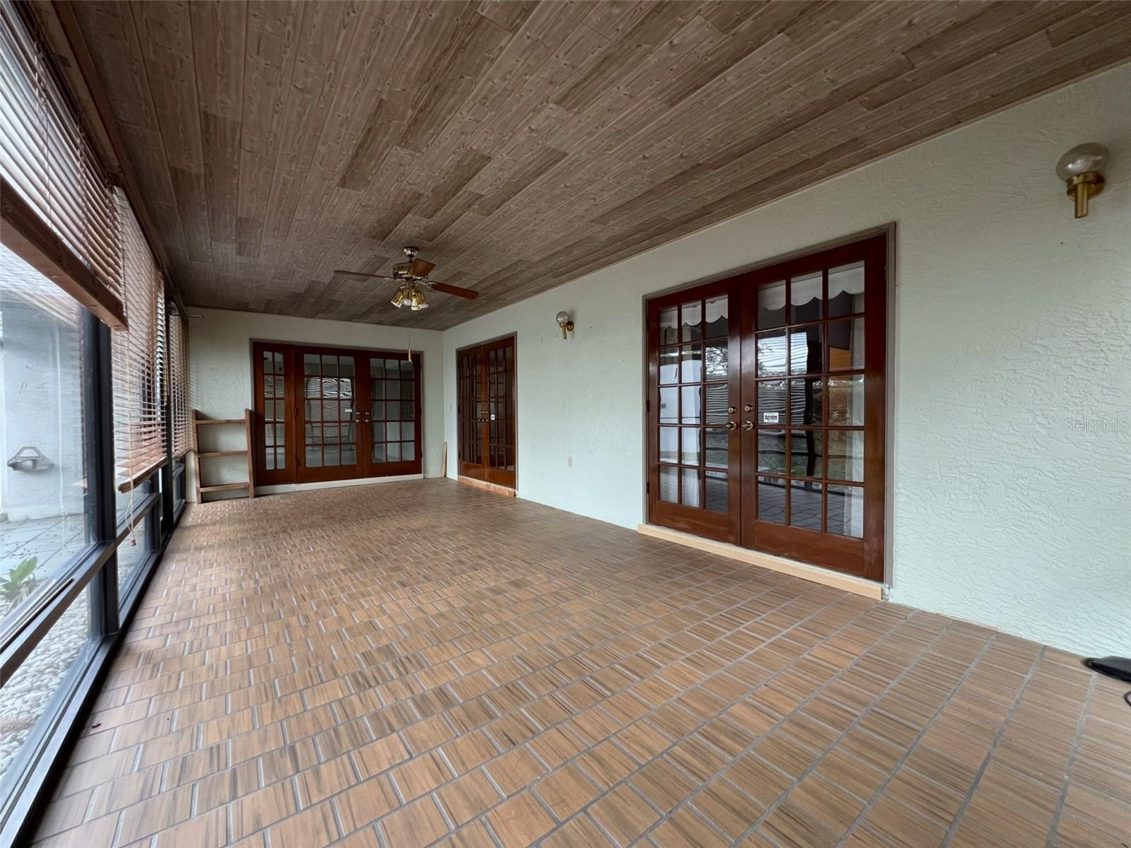 THERESA ARBOR - Residential
